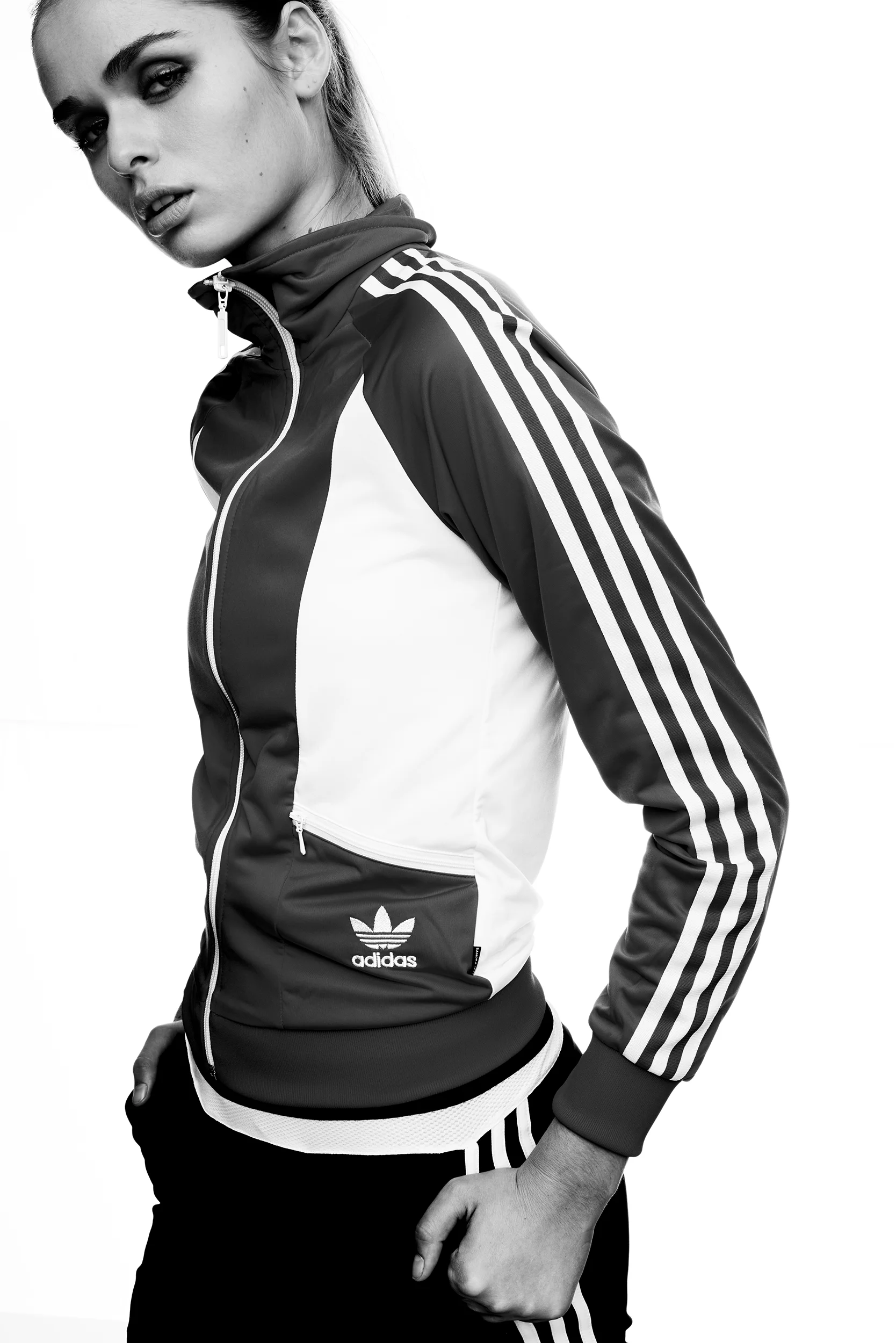 kaia handsin pocket.jpg