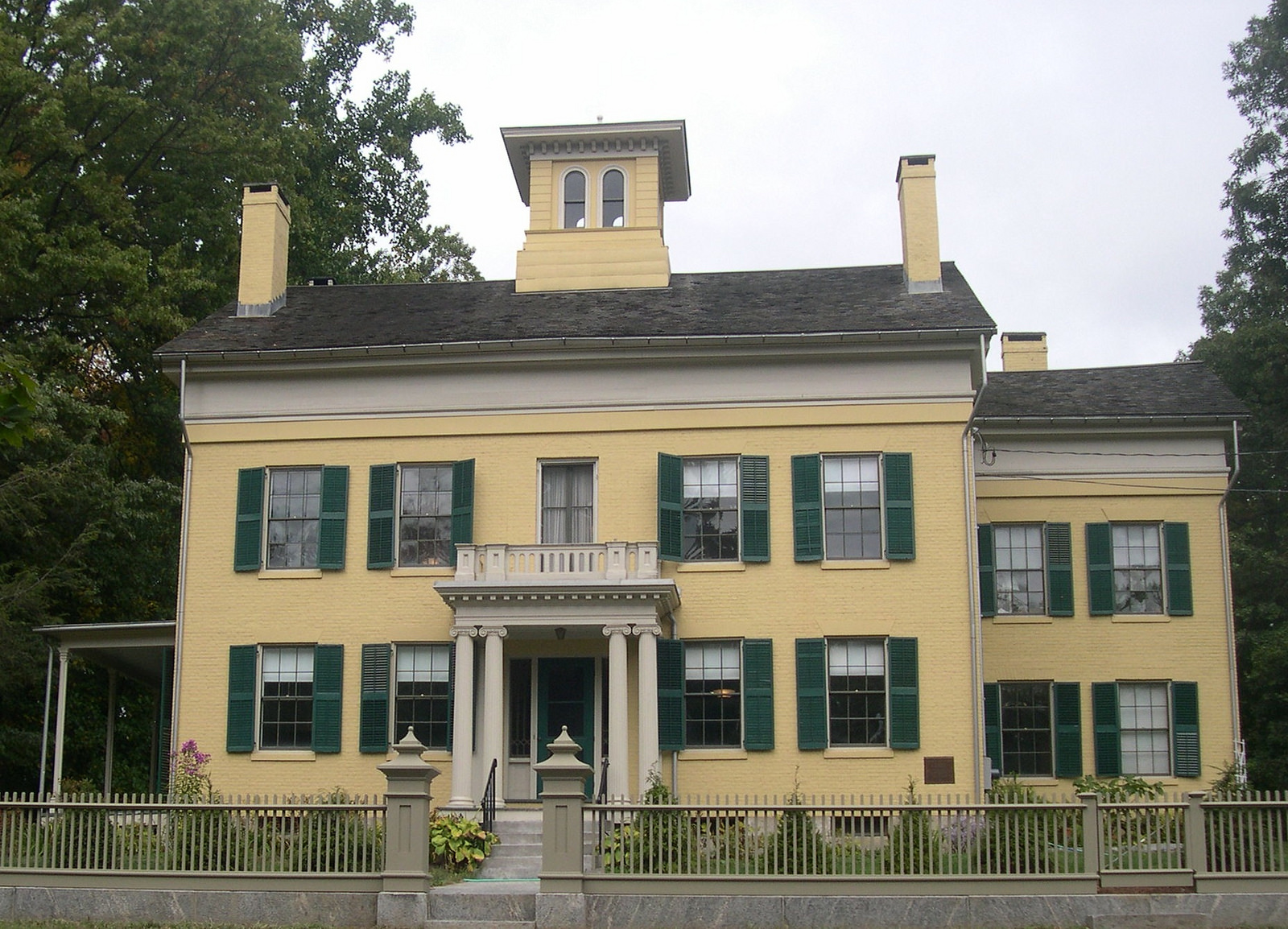 Emily dickinson's house in amherst, ma