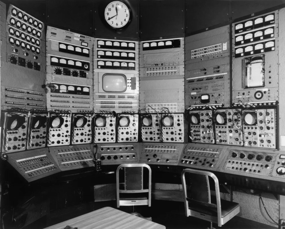 The control room of an early particle accelerator, circa 1960. photo:&nbsp;Everett Historical/shutterstoc