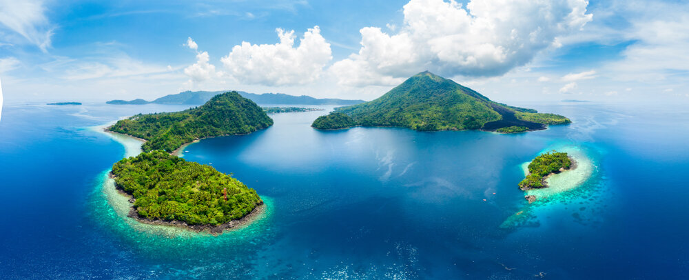 islands in the endangered banda Sea in Indonesia. Fabio Lamanna/shutterstock