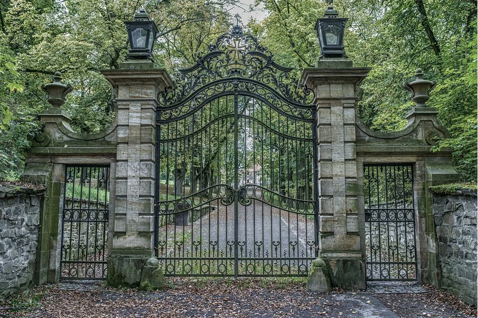 Privacy Please: MacKenzie Scott Dabbles With the Dark Side