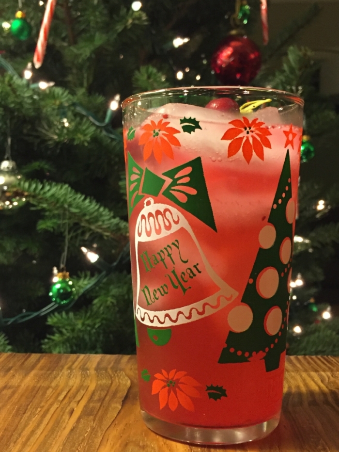 May your days be merry and bright, and may all your cocktails be this delicious. Happy Holidays!