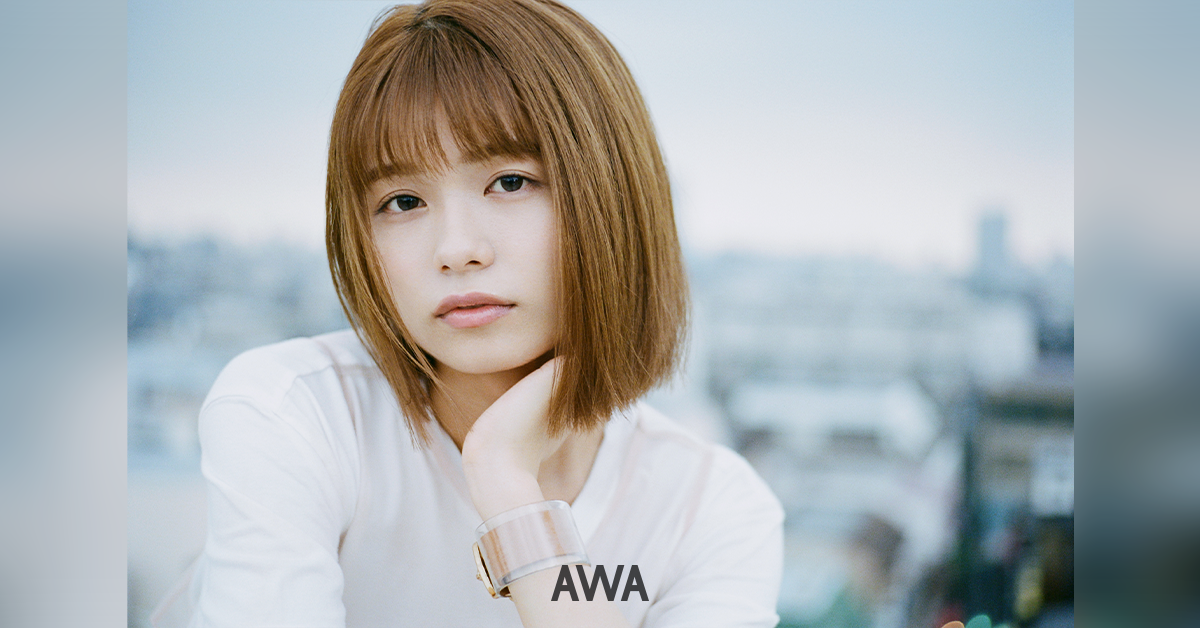 シンガー・ソングライターの足立佳奈が“夏の夜に聴きたい曲”を テーマにしたプレイリストを公開!さらに、サイン入りグッズが当たるプレゼントキャンペーンを開催