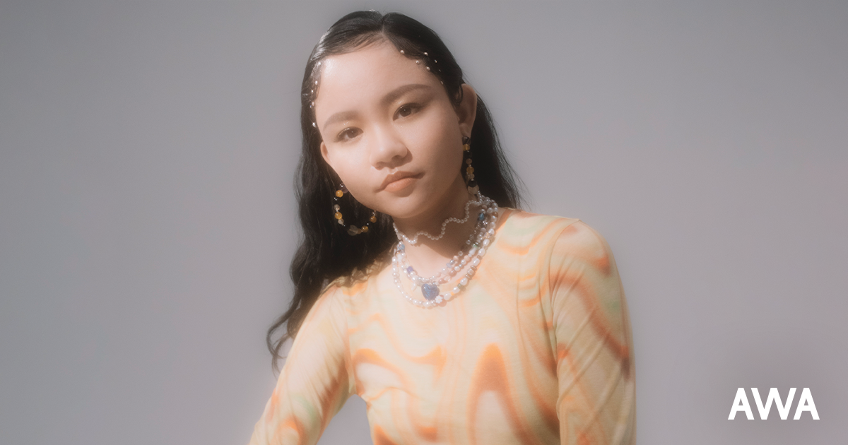 英語と日本語で表現するハイブリッドシンガーの遥海が“Something Nostalgic”をテーマにプレイリストを「AWA」で公開!さらに、サイン入りグッズが当たるプレゼントキャンペーンも開催
