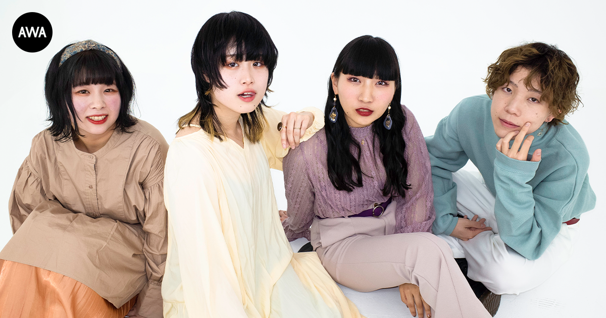 女性ツインボーカル・フルカラーポップバンド「アポロノーム」が“私たちの青春を彩った曲”をテーマにプレイリストを「AWA」で公開