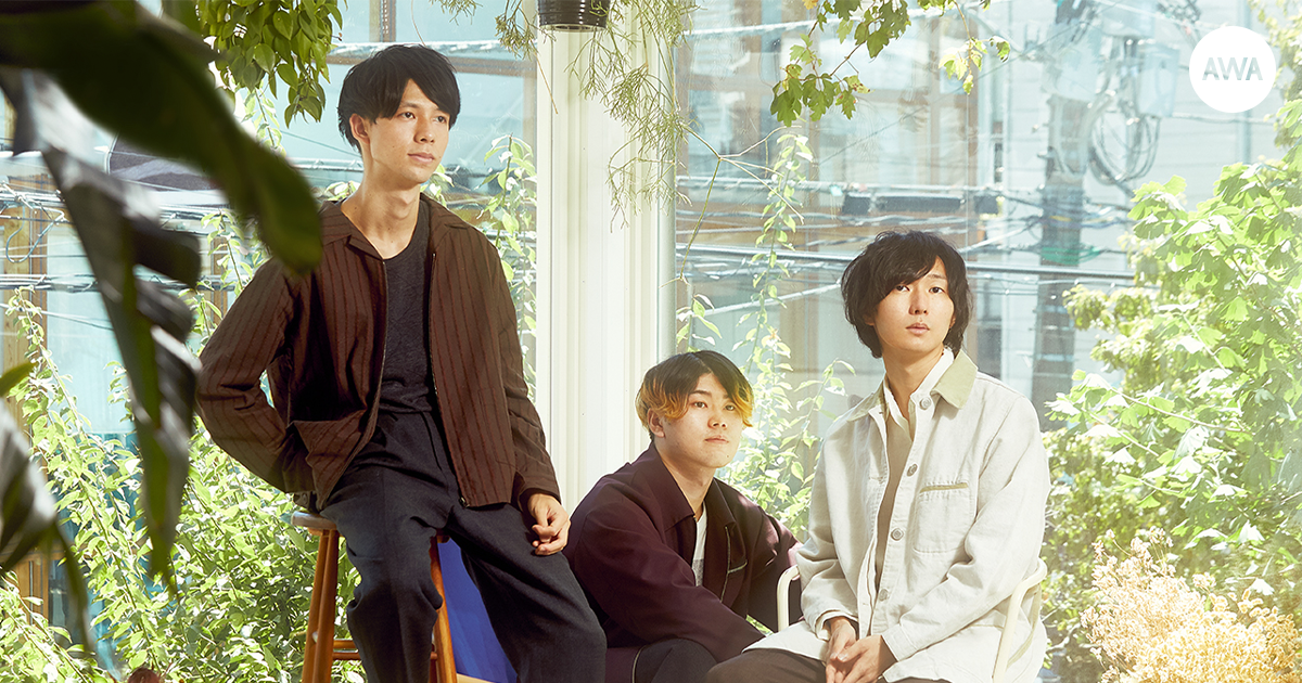 3 人組ロックバンド「the shes gone」が“ドライブ中に聴きたいリラックスできる曲”をテーマにプレイリストを「AWA」で公開