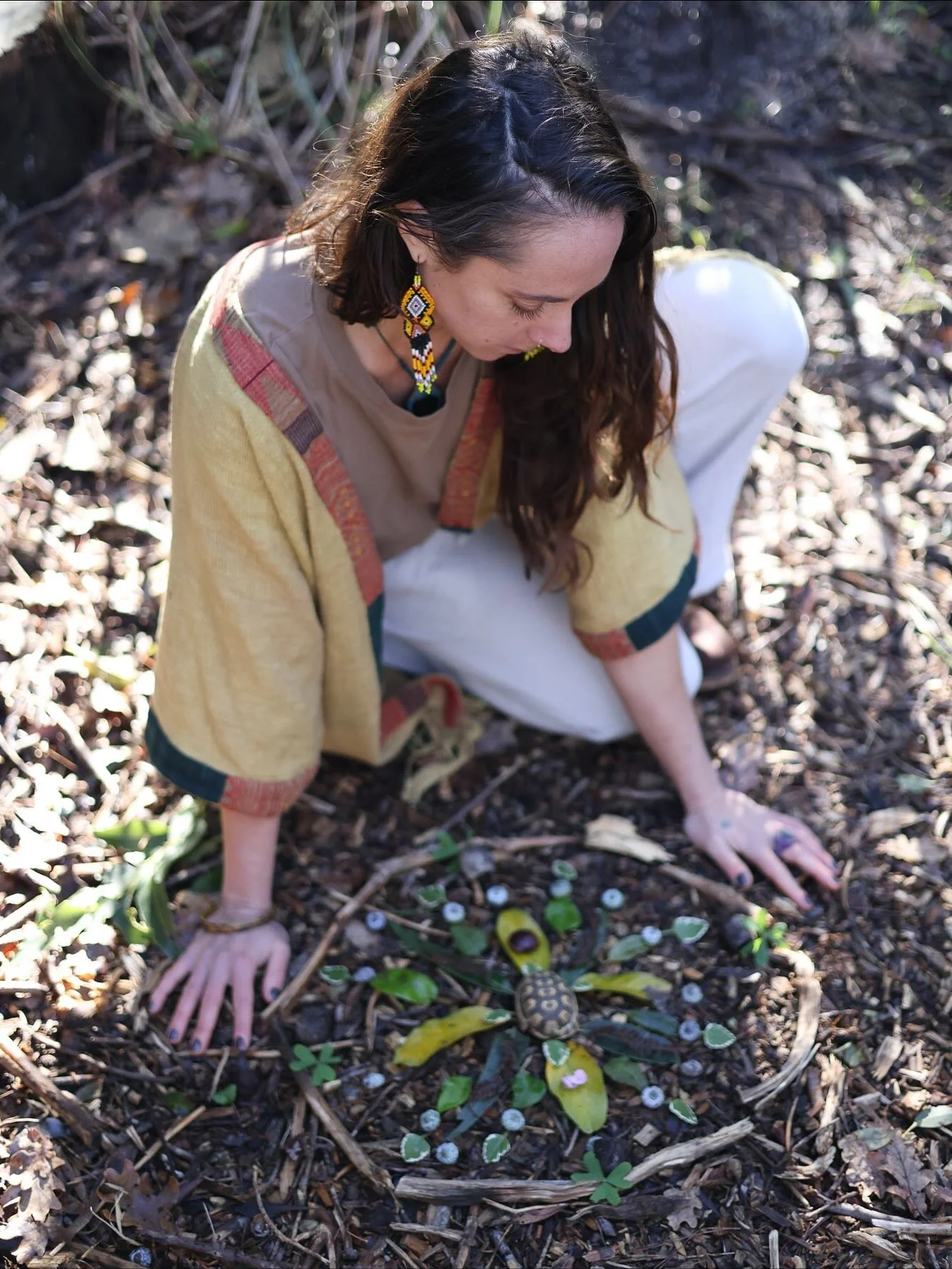 I started to have the urge to create earth altars regularly without knowing the reason why. 

My body kept pulling me to Earth, to gather leaves, sticks, flowers, rocks, berries, whatever I could find already on the ground 🌷

It was a process that w