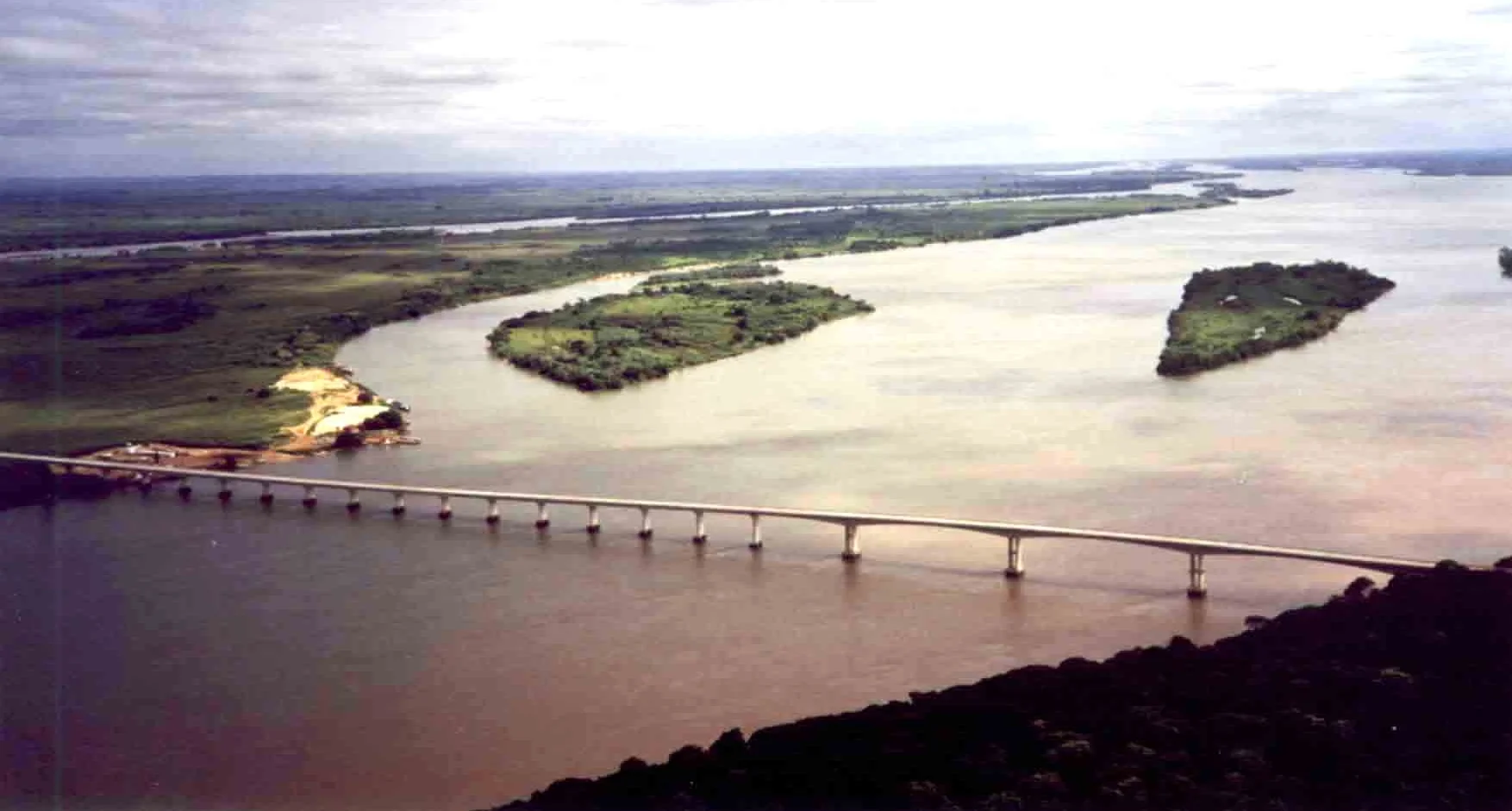Ponte principal do Complexo de Pontes de Porto Camargo, BR-487.