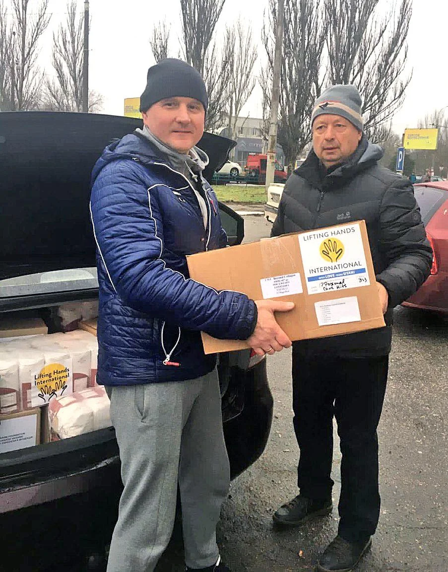  Volunteers from Lviv drove east to Kherson with aid such as food and personal care kits. 