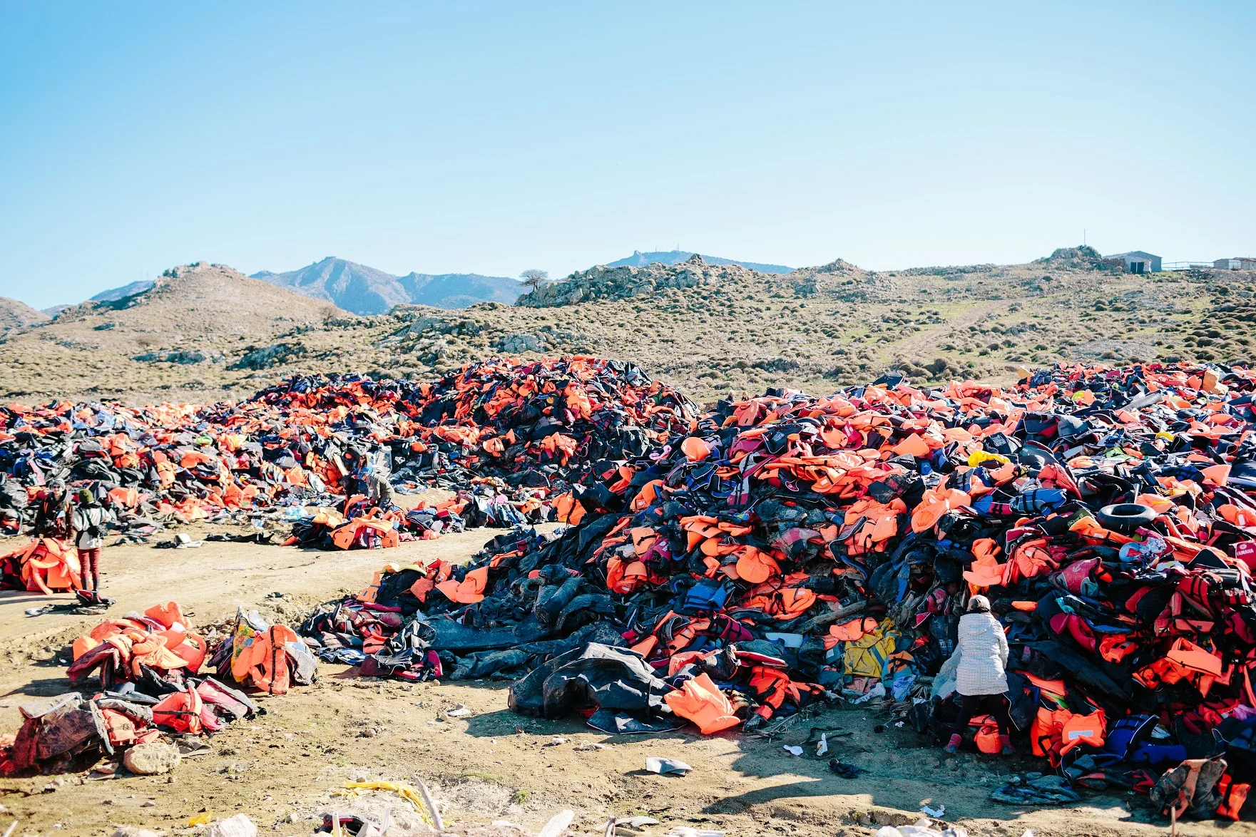  The lifejacket graveyard. Represents the hundreds of thousands of refugees who crossed to Greece from Turkey. 