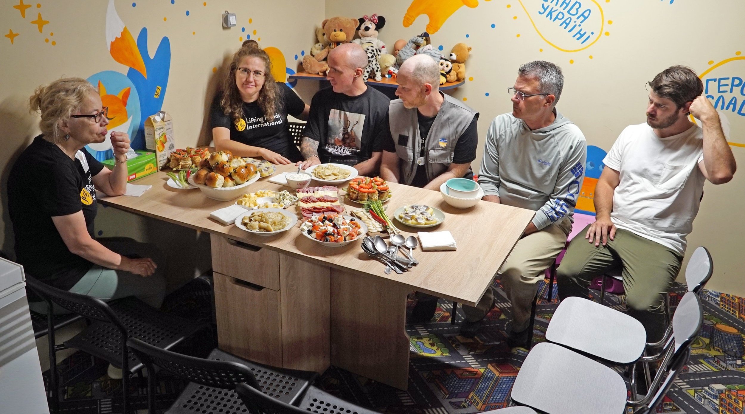  Mary (left) shares a meal with LHI Founder and Director Hayley (2nd from left) and the rest of the LHI crew at the LHI Women’s Shelter in Ukraine. 