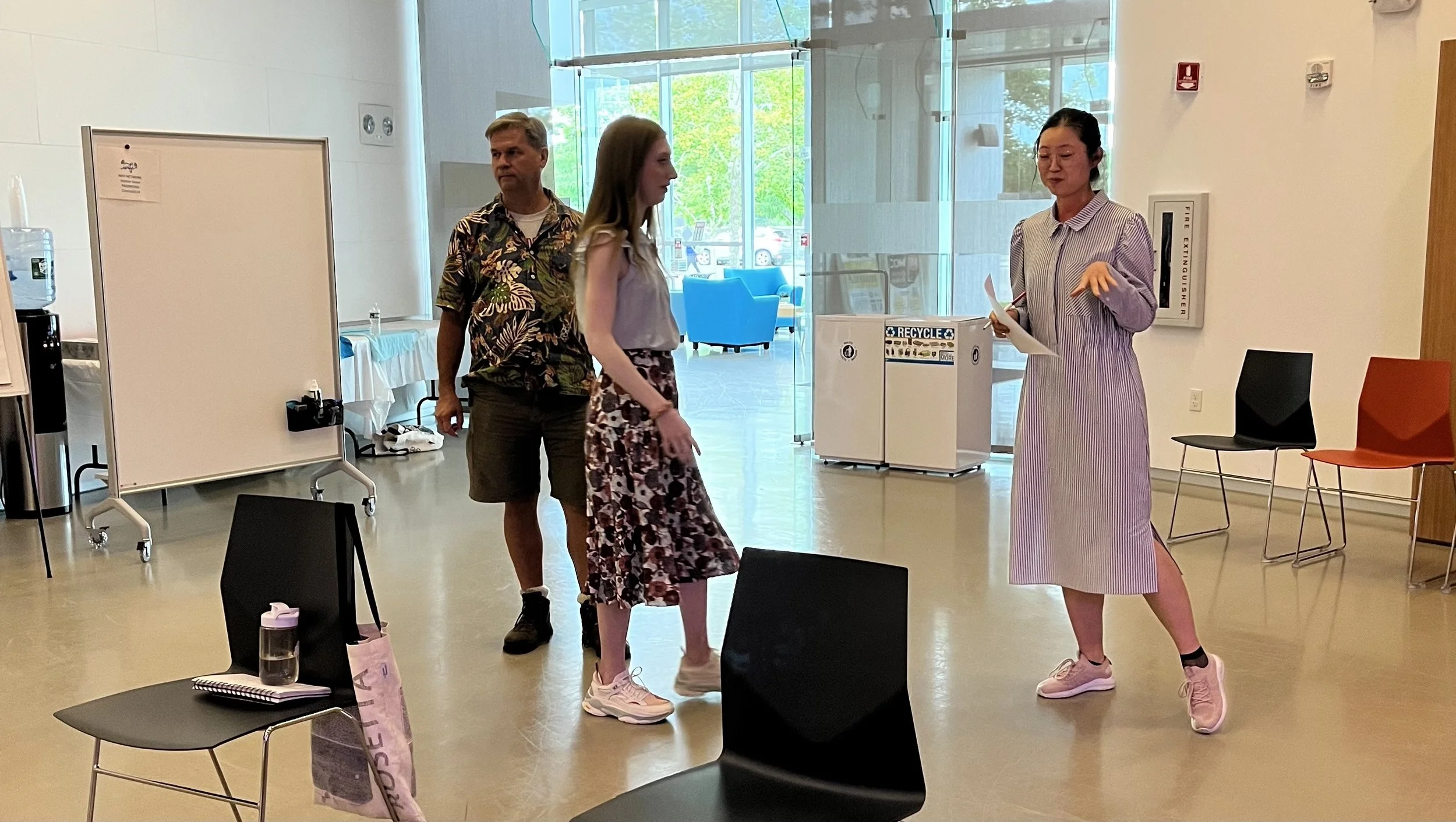  Ken, Emma, and Yolanda workshop a scene depicting Little Amal’s arrival at the gates of Harvard Yard. Thank you to the chairs for playing the role of the gate! 