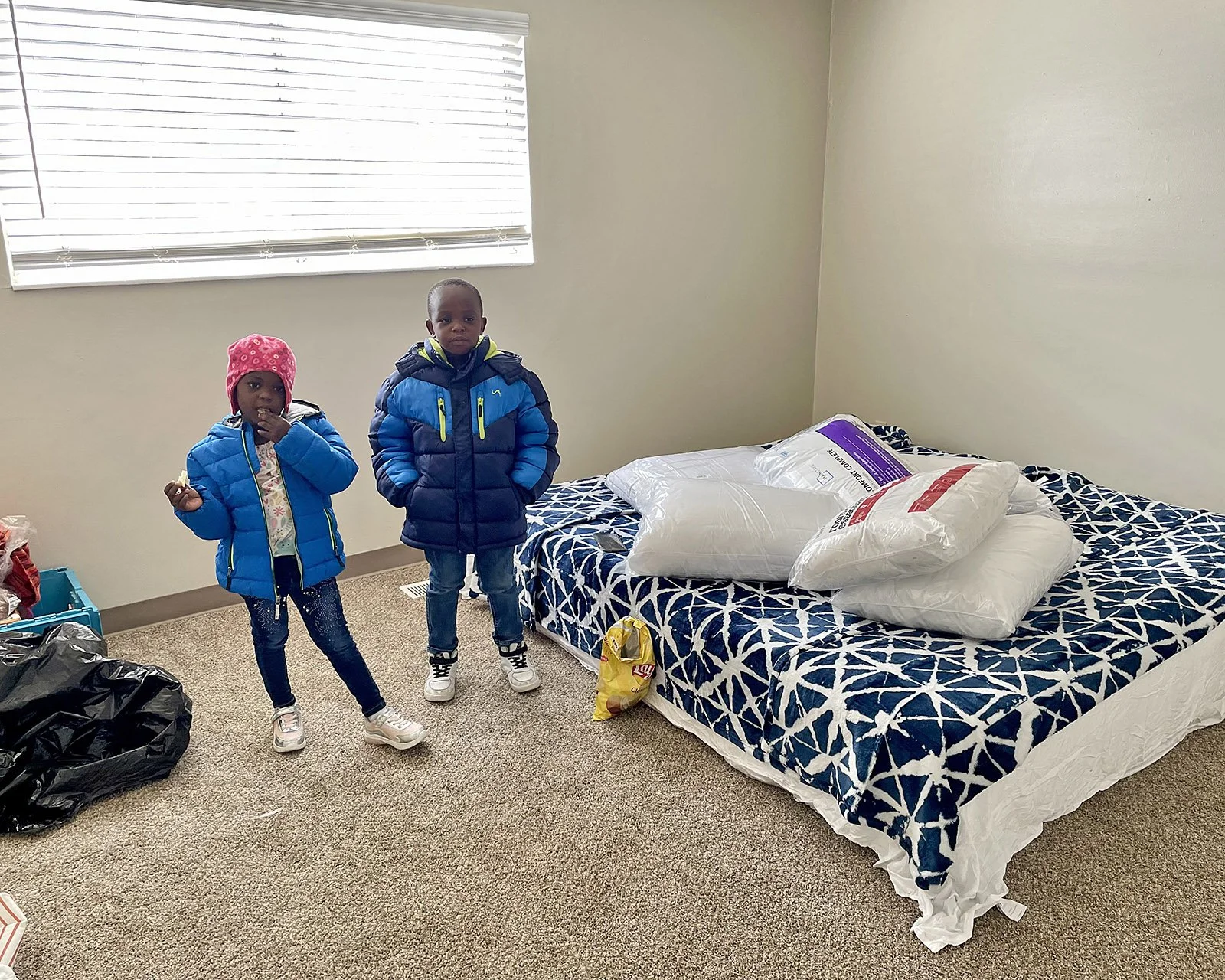  Joyce, a single mother of five from South Sudan, resettled in Utah with the hope of building a safer future. Though happy to finally have a home of her own, her apartment was completely unfurnished, and her family had been sleeping on the floor for weeks. When we arrived with mattresses, furniture, and soft bedding, her children finally had a warm, comfortable place to rest. After the unimaginable difficulties of the refugee journey, we were happy to give Joyce’s family a warm welcome. 