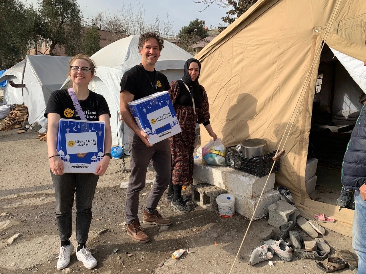    Hayley Smith (LHI Founder / Director) and Jaron Malyon (LHI Director of Monitoring and Evaluations) distributing aid to earthquake victims in Turkey.   