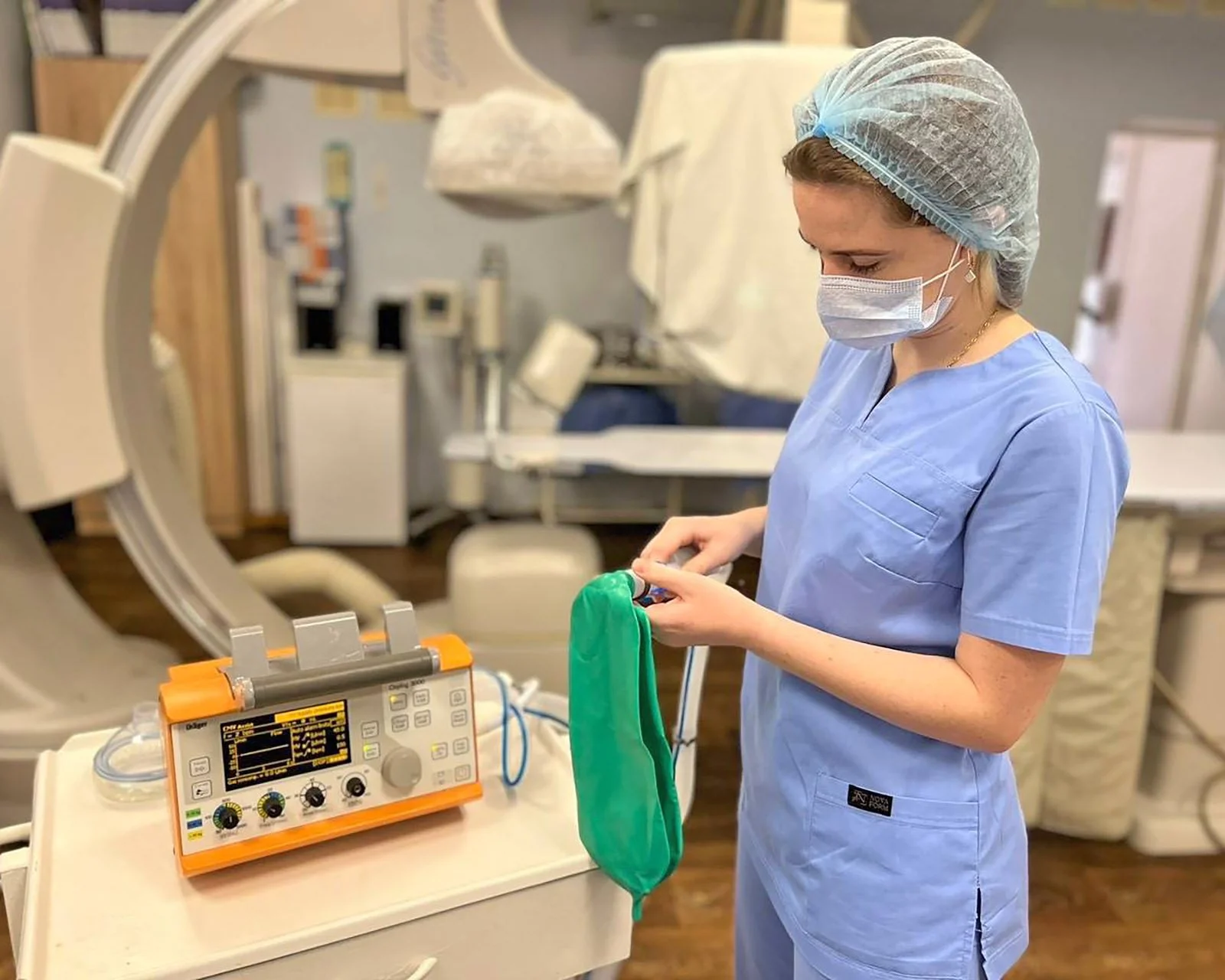  We provide Ukrainian frontline hospitals with essential equipment. 