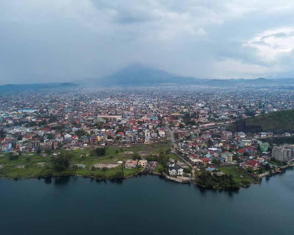  Aerial view shows Lake Kivu and the skyline of the city of Goma, October 21, 2023. REUTERS/Arlette Bashizi 