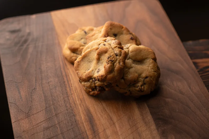 The cookies form a pack to protect themselves. © Robert Lowdon