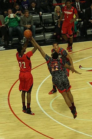 Andrew Wiggins (left) taking a shot during the 2013 McDonald’s All-American Boys Game. (TonyTheTiger / Google Images Commons)
