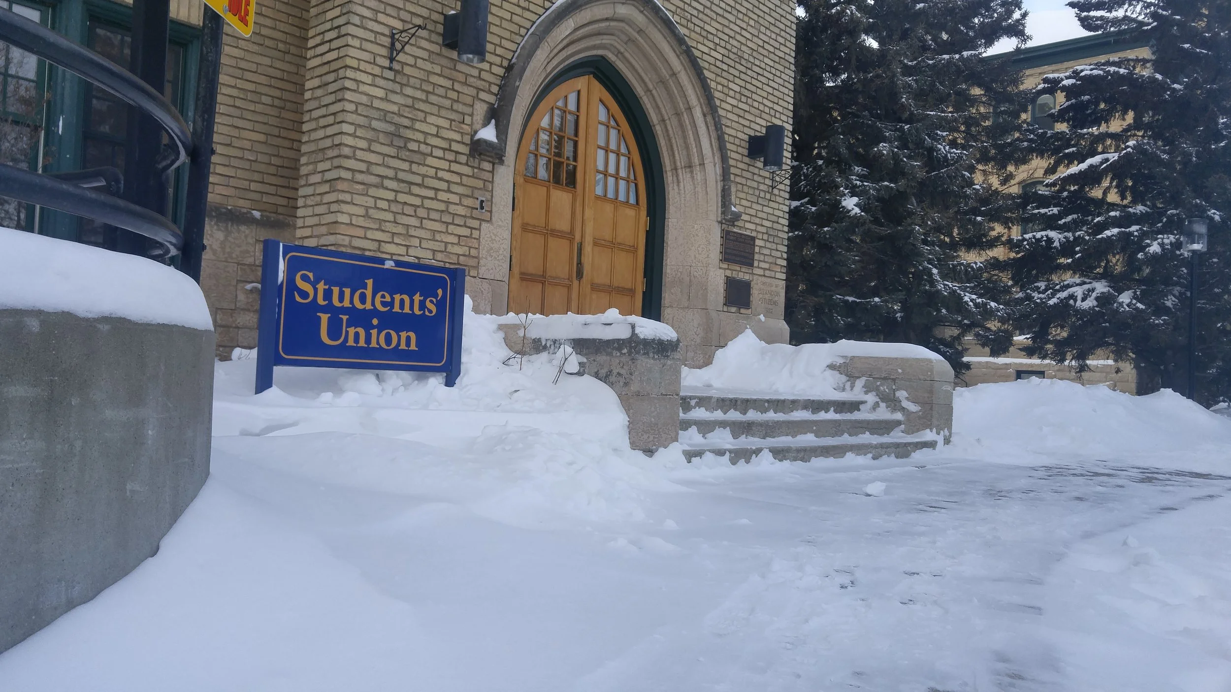Students’ Union building entrance. (Ashlyn Pearce/The Quill)