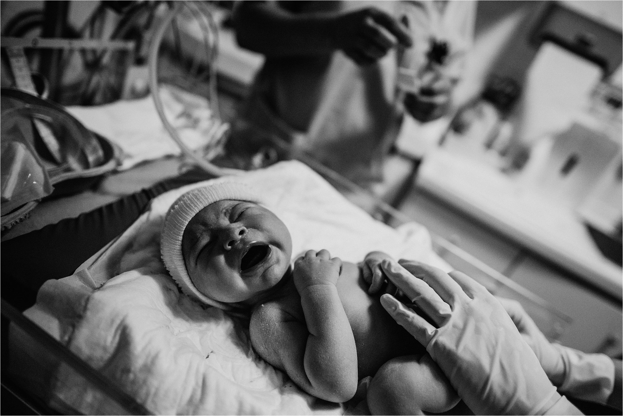 J + G + L accouchement REPORTAGE PHOTO bébé bebe naissance accouchement |  PHOTOGRAPHE naissance accouchement PARIS  | FREYIA photography | photographe | maternité accouchement à domicile dans  (Copy)