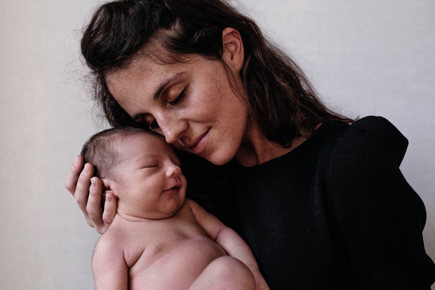 J+%2B+C+%2B+J+session+nouveau-n%C3%A9+pos%C3%A9+S%C3%89ANCE+PHOTO+b%C3%A9b%C3%A9+bebe+%7C++PHOTOGRAPHE+bebe+et+grossesse+PARIS++%7C+FREYIA+photography+%7C+photographe+%7C+nouveau-n%C3%A9+b%C3%A9b%C3%A9+maternit%C3%A9+grossesse+future+maman+femme+enceinte+naissance+allaitement_-19.jpg