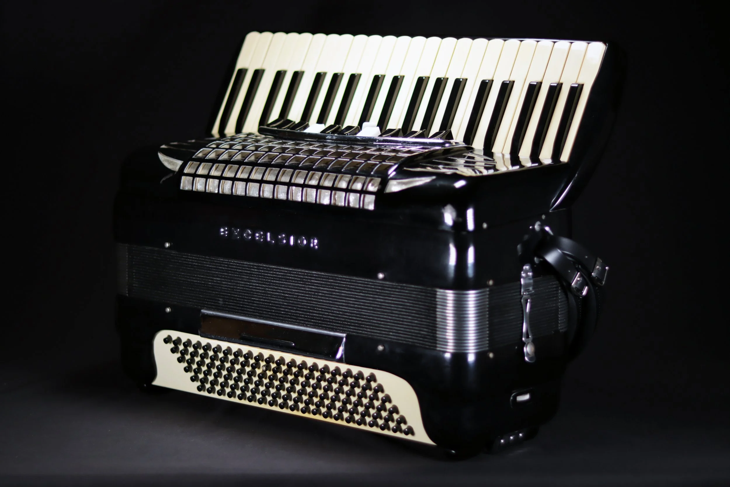 Excelsior_SymphonyGrand_LMMH_RIGHT.jpg