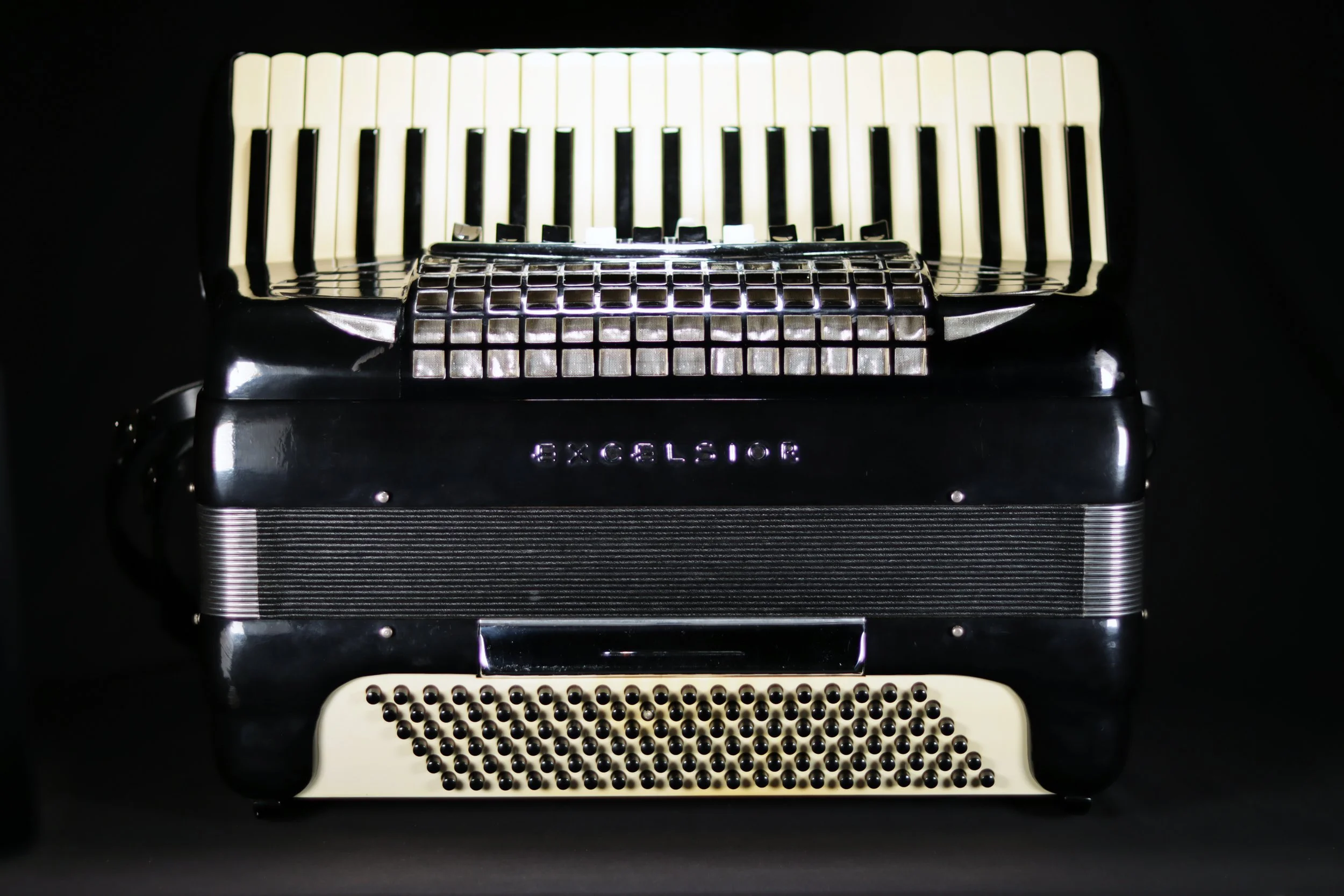 Excelsior_SymphonyGrand_LMMH_FRONT.jpg