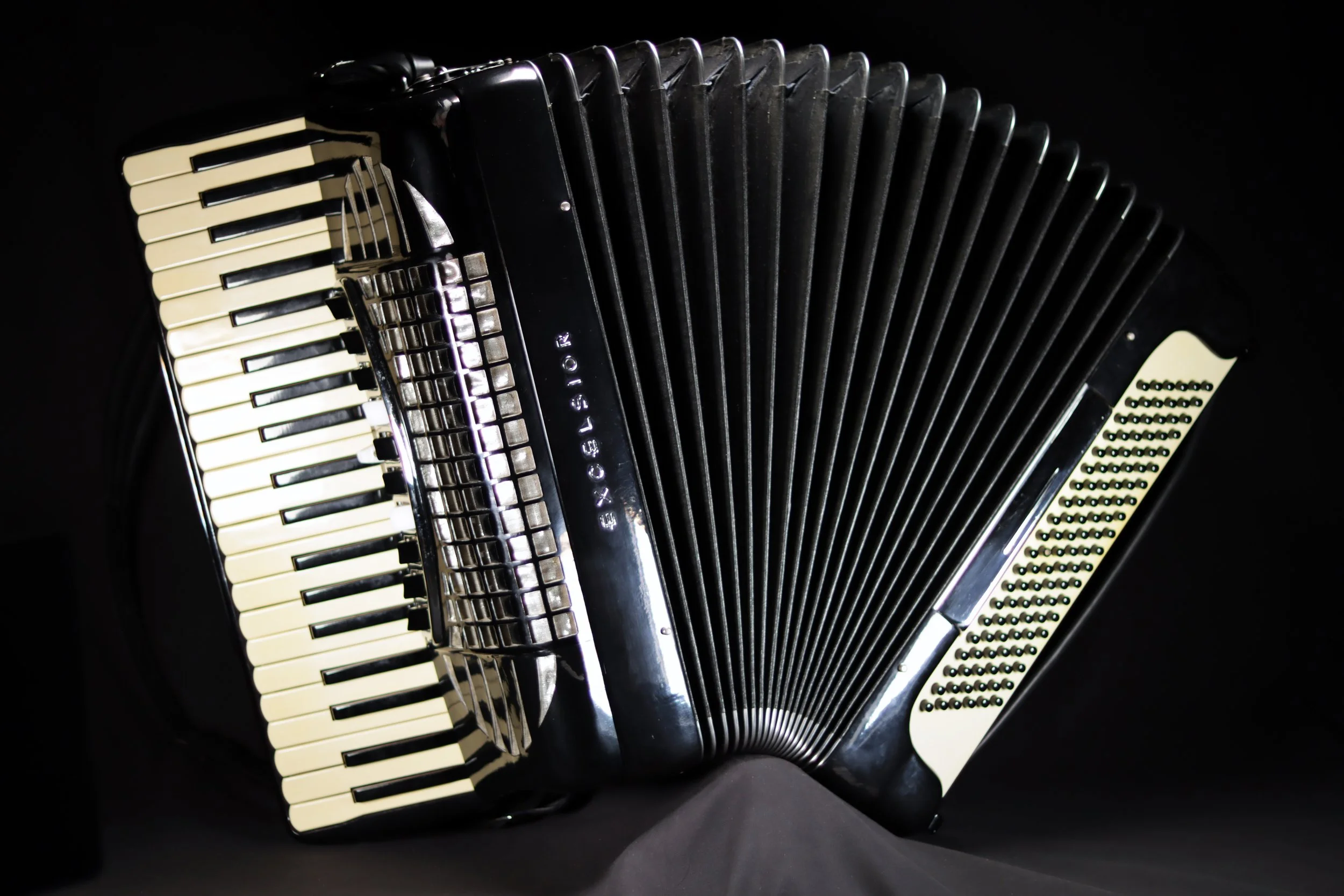 Excelsior Symphony Grand - 41/120 LMMH - Black