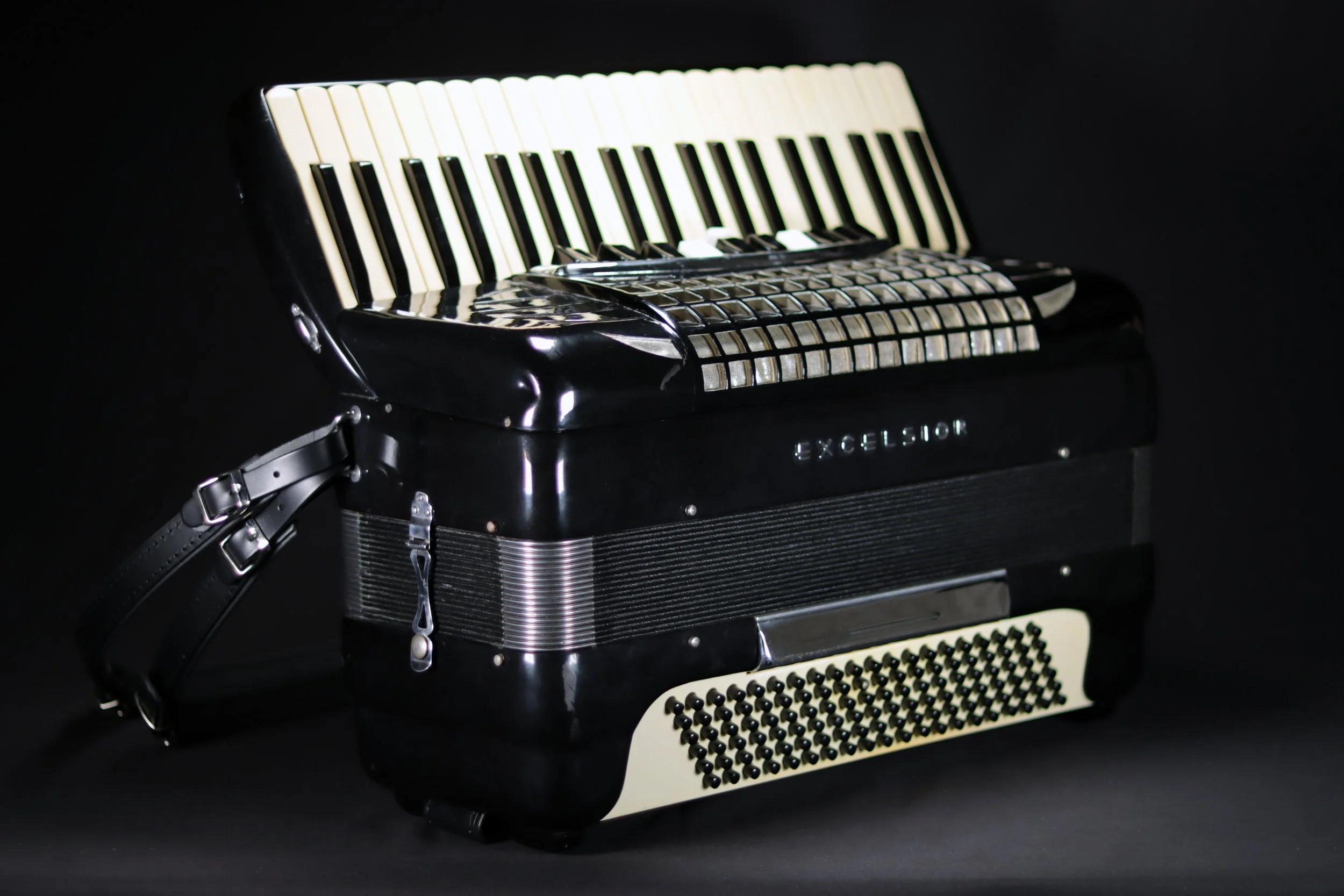 Excelsior_SymphonyGrand_LMMH_LEFT.jpg