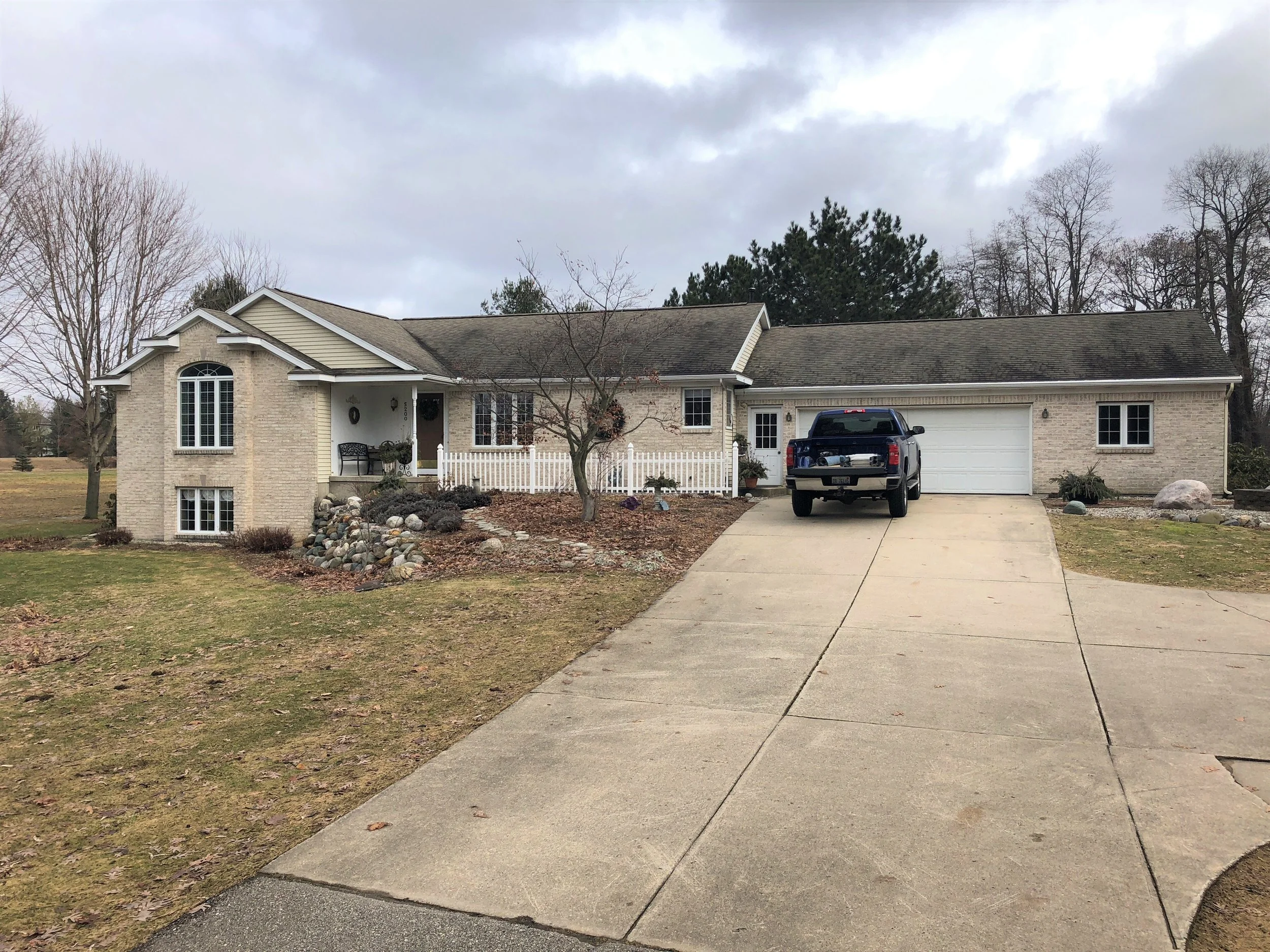 5200 kenowa, grandville before.jpg