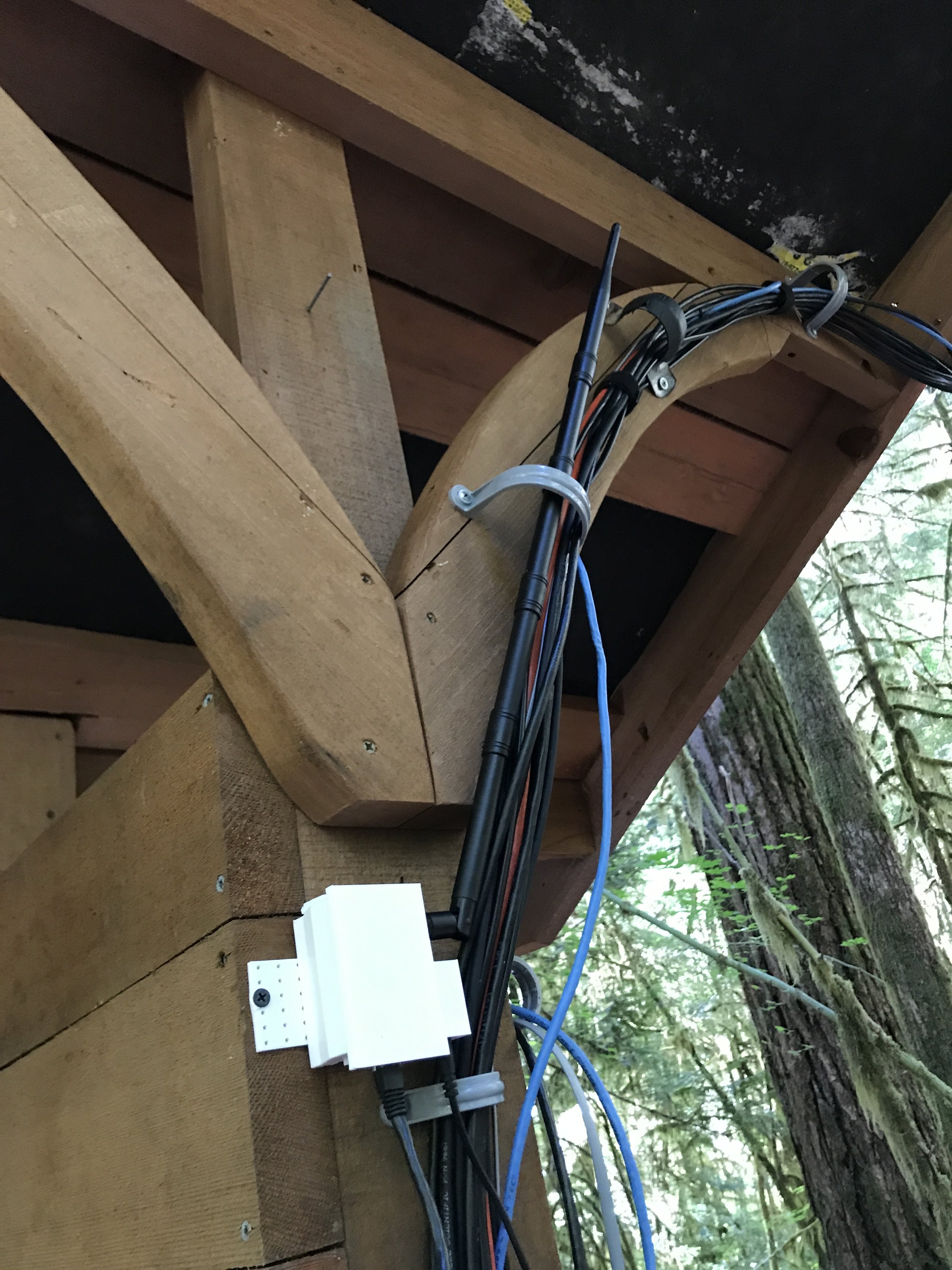 Our receiver hub connected to the power cables on the Discovery Trail weather station, recording transmissions from the Evaporometer.