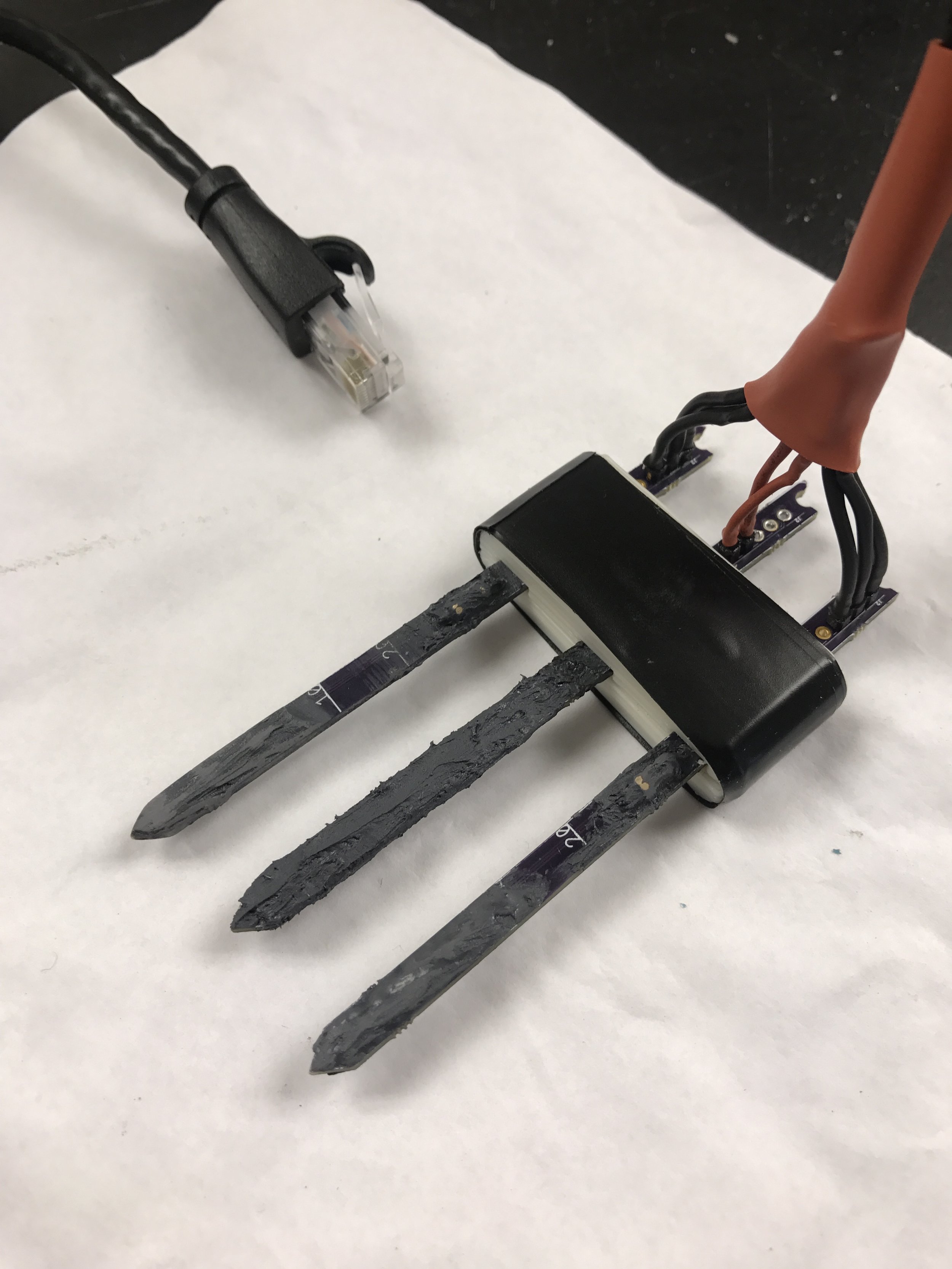 The two outside probes (thermistor probes) have been sanded. As you can see, there is a smoother texture than the middle probe (HRM coil heater probe), which has not yet been sanded.