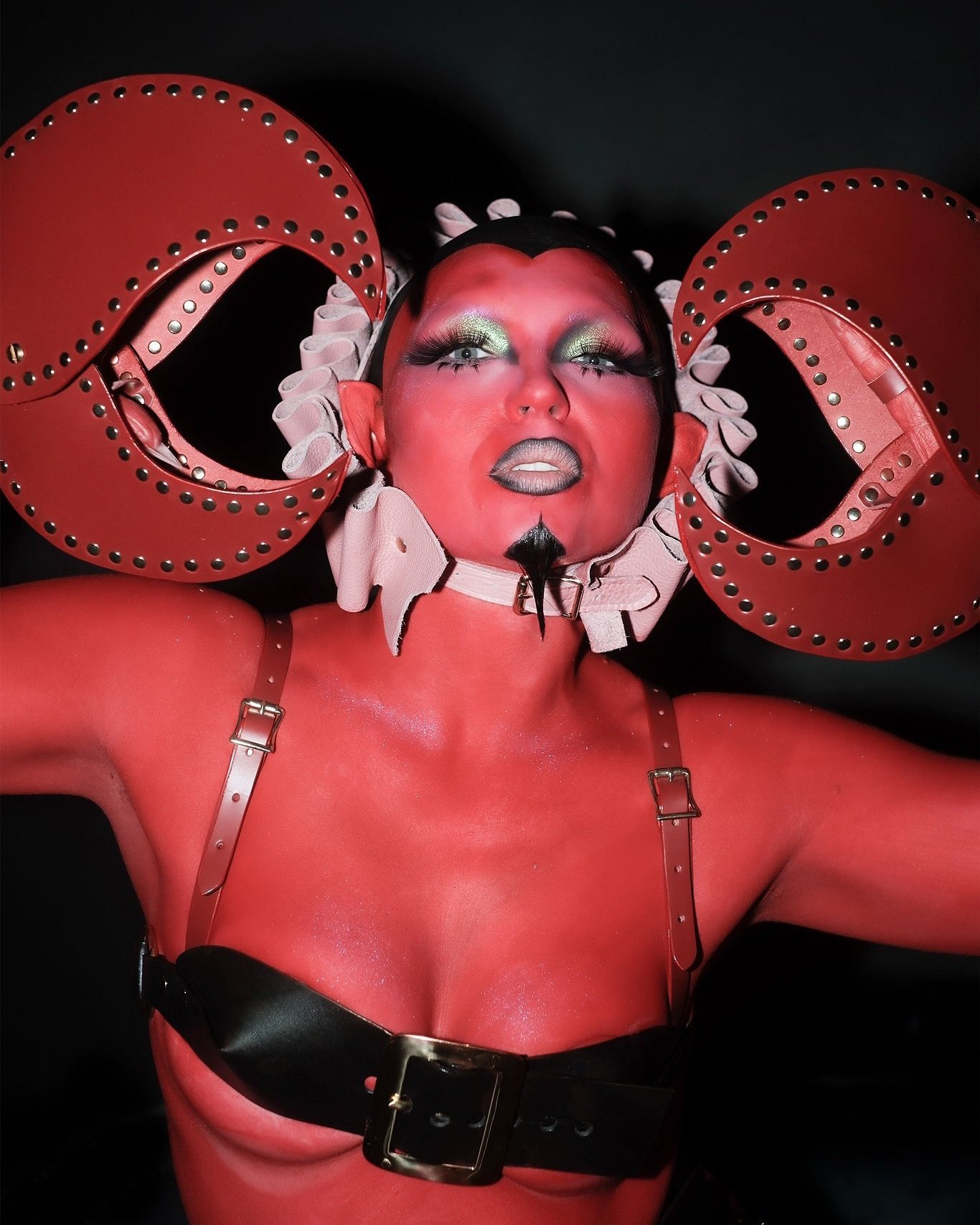 HIM for @iamcobrah Gag Ball SF&rsquo;s sold out DJ set 🎧 Thank you Cobrah for trusting me to bring him to life 🦀
Costume: @zanabayne 
photo: @ahlgrenaxel 

prime and Set: @onesize secure the glow and on til dawn
base: @sunsetmakeupofficial colorful