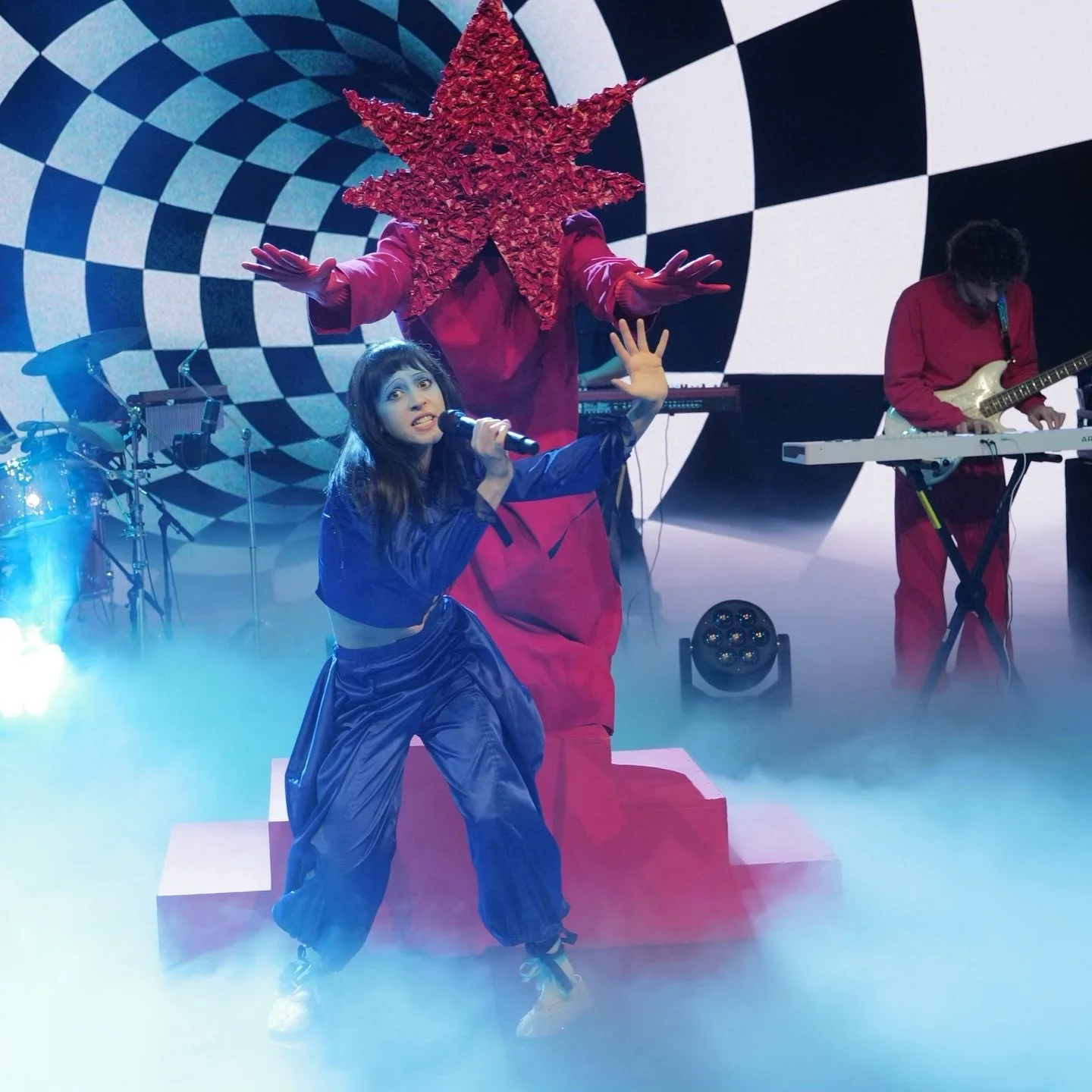 @magdalenabay on @jimmykimmellive is one of the best things happen in 2024, I&rsquo;m so happy to have been able to do hair and makeup on Mica for this performance. 

Featured Products: 
@ritueldefille  3 dot foundation for skin tone, @bennyemakeup &