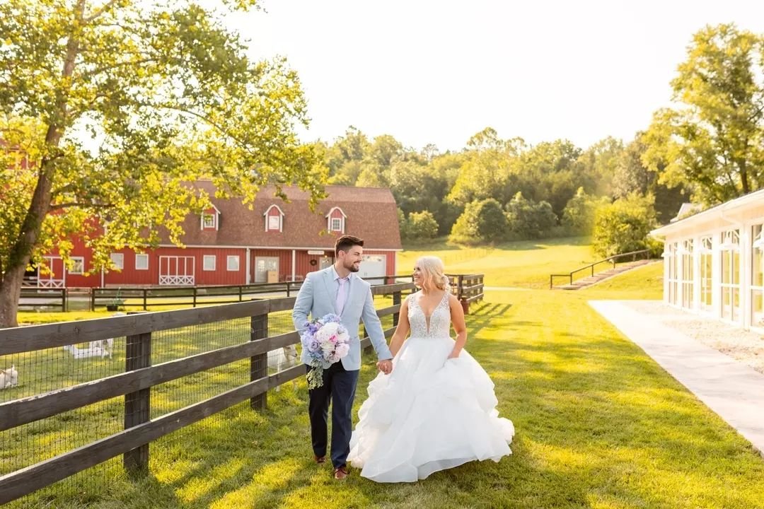 Something about a ballgown in the countryside🌾✨