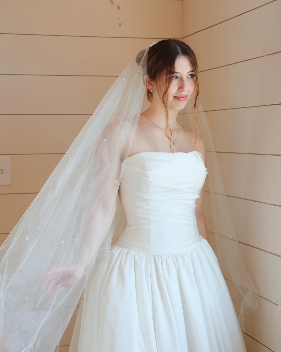 Send this to the bride lookin for a clean, modern gown for their wedding 💕
&mdash;&mdash;&mdash;
Bride | bridal | wedding | wedding dress | wedding inspo | 2026 bride | 2025 bride | st| | stl bridal shop | st Charles | st Charles bridal shop | ofall