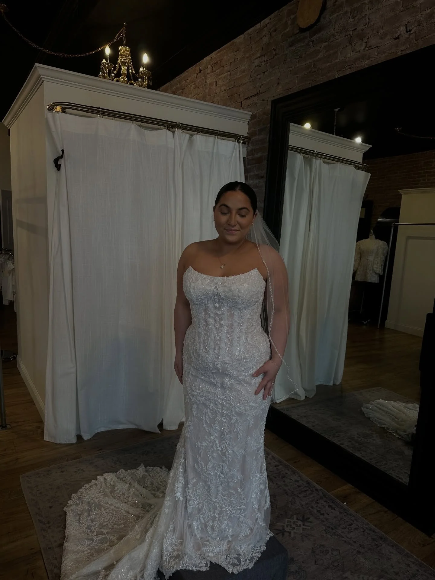 This sparkle 😍✨🤍

#fittedgown #beststlouisbridalshop #bridalinspo