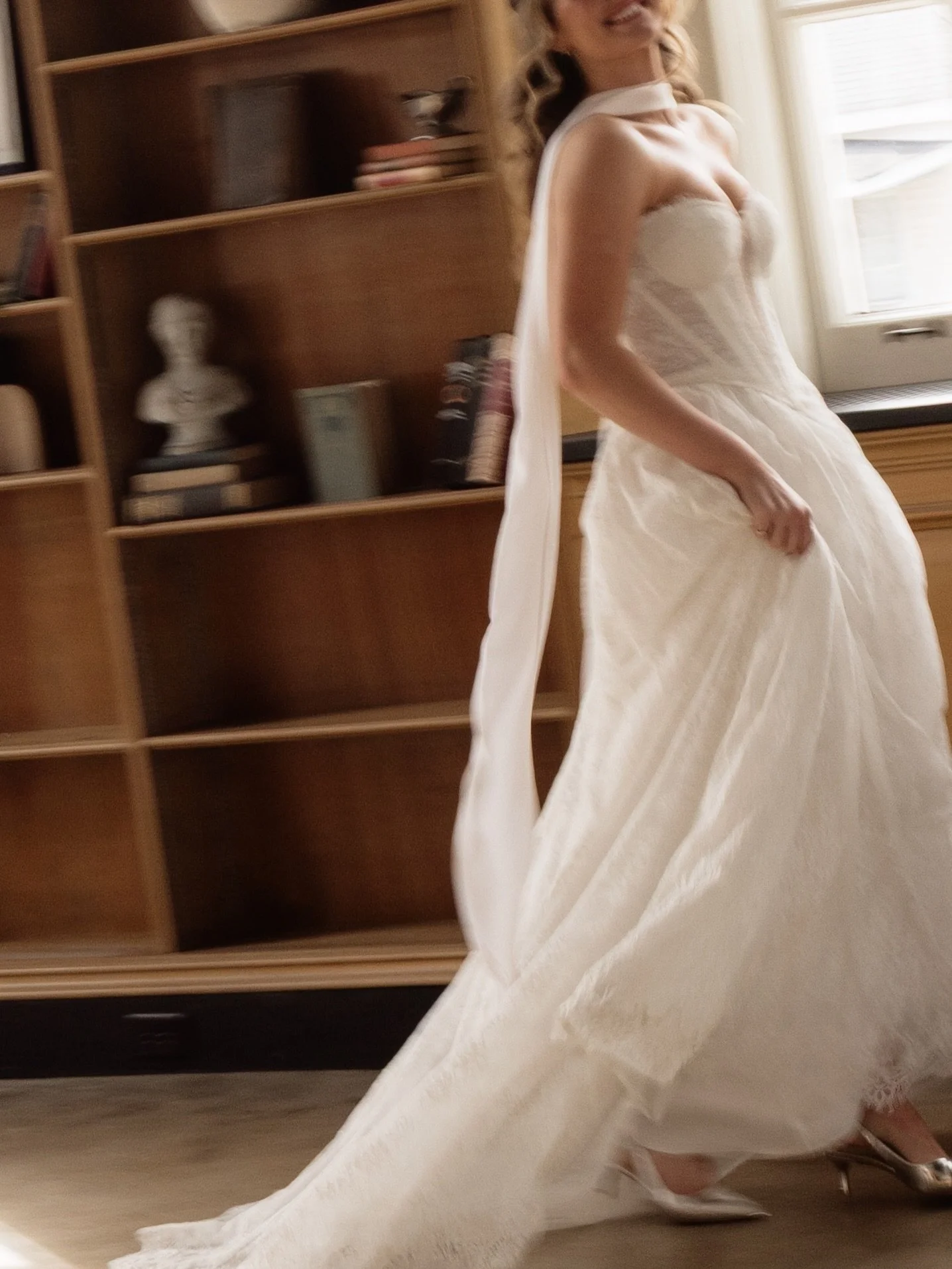 🦢🌹☁️

styled by: @zoewoodphotog + @nicoleandcophoto venue: @chapter_i_events 
cake: @kayla.ann.jokisch florals: @grownbylove 
dress: @watters 
makeup: @Ibbeauty3 
hair: @hair_bylain 
model: @ava.oros