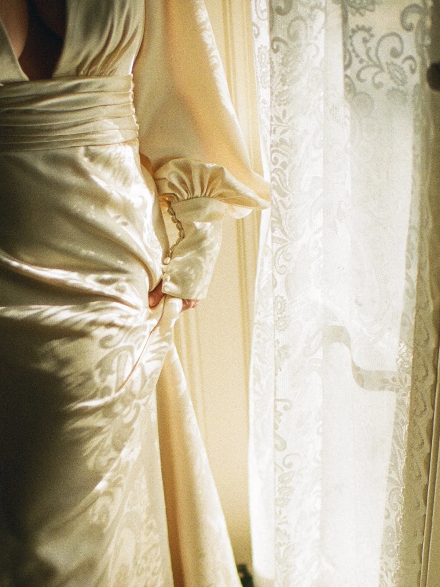 Never getting over these detail shots🦢🏛️🌹