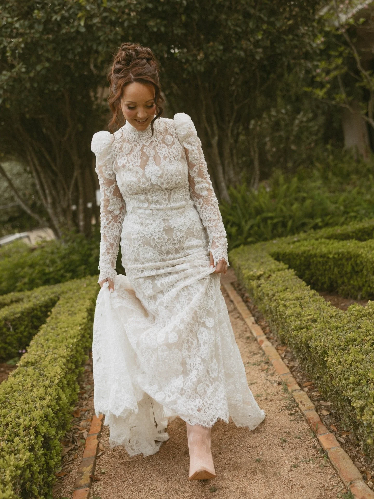 Our gorgeous bride, Georgia, in Sydney by @watters 🦢🏛️🌹

📸: @aprilandpaul