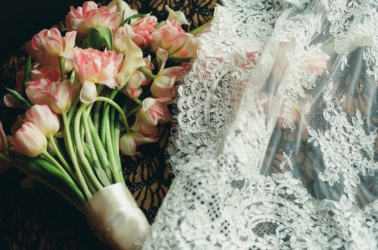 these detail shots🏛️🍷🦢

Venue @theestatewashington
Dress @watters / @justinalexander 
Makeup @looksbylolang
Florals @brindlefloral
Tan @thehivebodyspa / @alyssa.thehive