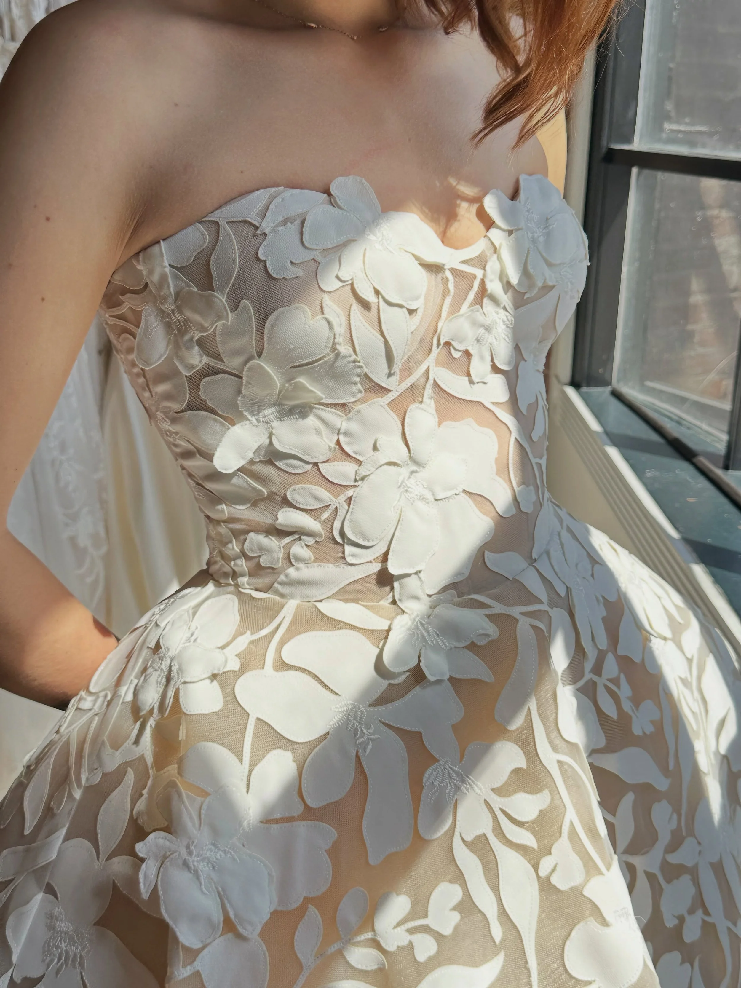This detail✨ we are simply OBSESSED with Geneva, our Maison gown☁️

#beststlouisbridalshop #privatelabelweddingdress #bridalstylist #bridalinfluencer