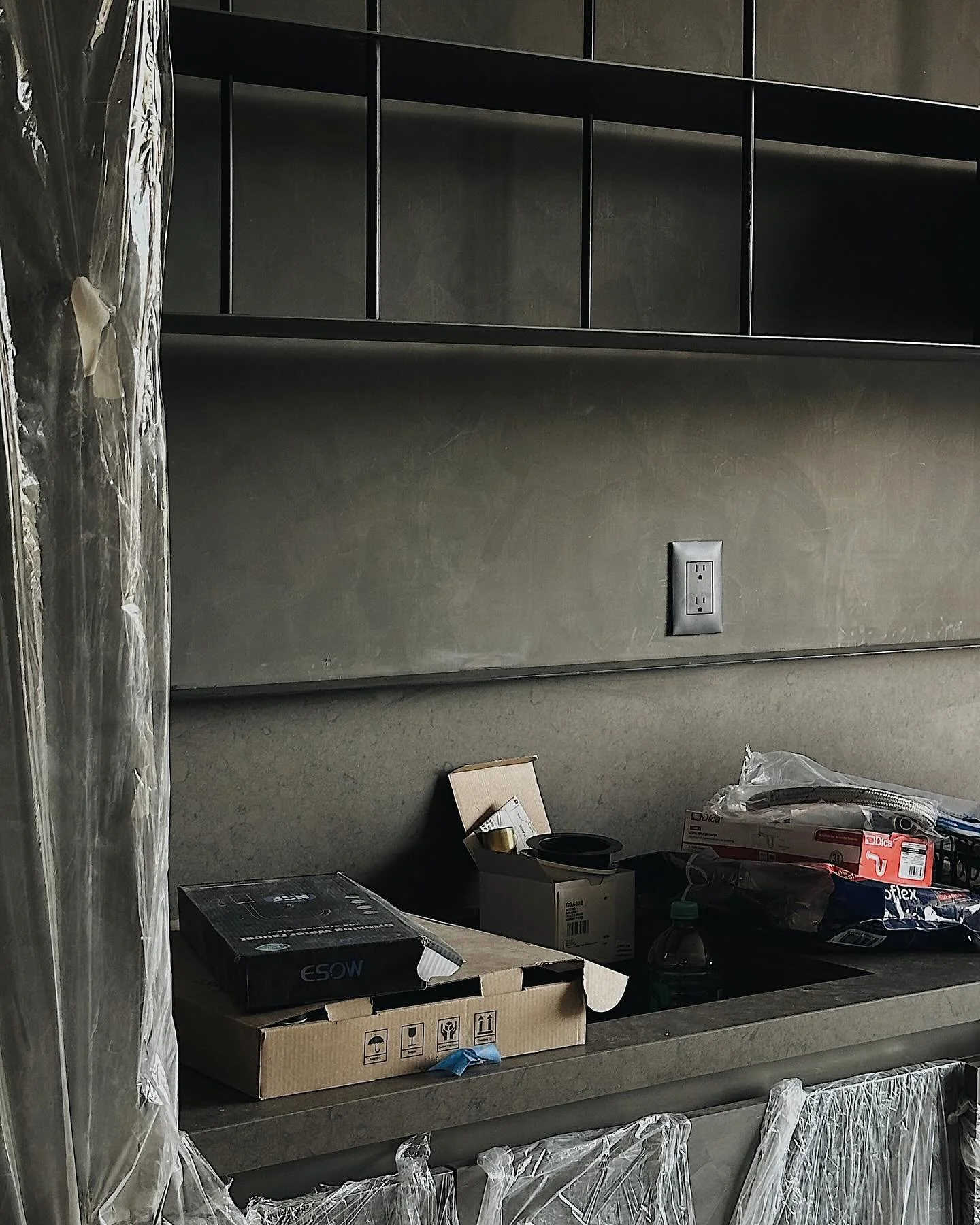 Las obras siempre nos regalan momentos m&aacute;gicos durante sus procesos. Aunque parezcan terminadas siguen cambiando, adapt&aacute;ndose a nuevos aromas y amores. La vida es as&iacute;, siempre cambiante, siempre en proceso, fluctuando entre lo qu