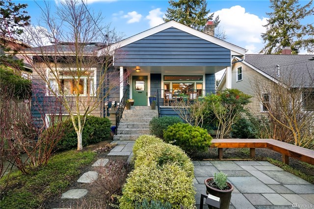 1018 NE 90th Street, Seattle WA 98115 SOLD for $1,010,000 For more photos & information, click here.