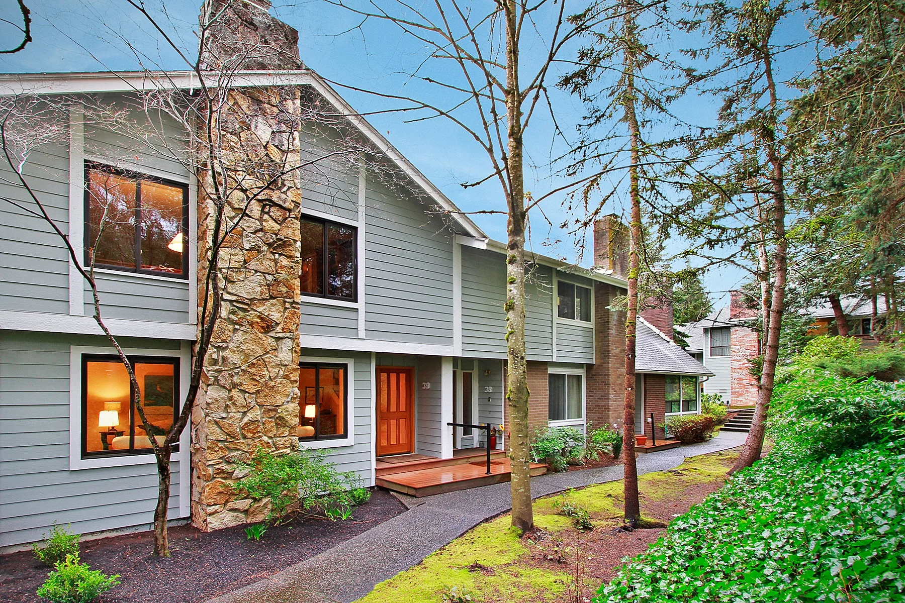 2440 140th Ave NE, #39 Seattle, WA 98005 SOLD for $868,000 For more photos & information, click here.