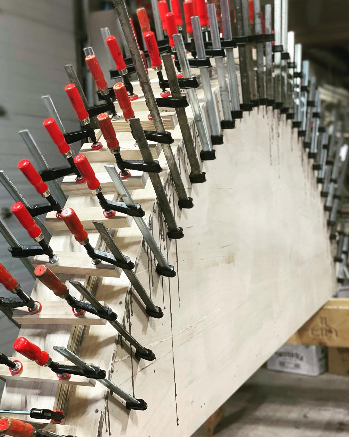 Too many clamps is almost enough on these tight radii. #radiusmillwork #quickmoreclamps #clamping #psi