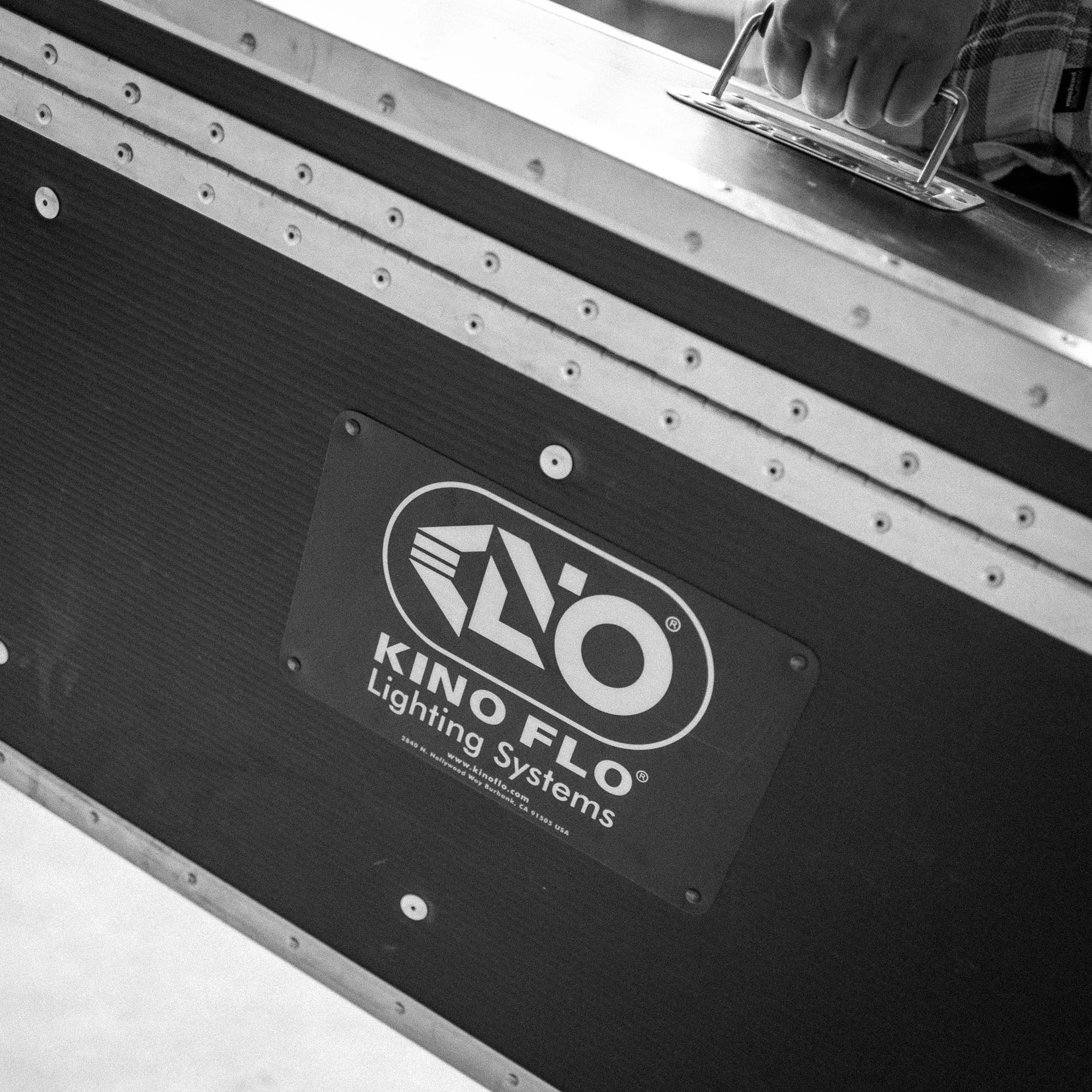KinoFlo 4' 4 Bank - Gaffer Kit 150/day, 600/week, 75/day in studio Two 4' 4 bank Kino fixtures with daylight and tungsten bulbs. Comes in rolling flight case. Switch to DMX ballast for an additional 30/day
