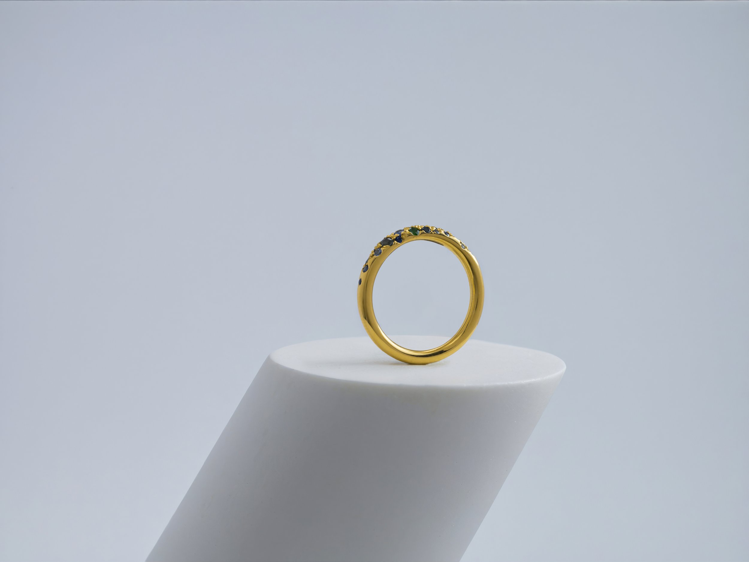 Fredag mini blue standing.jpg