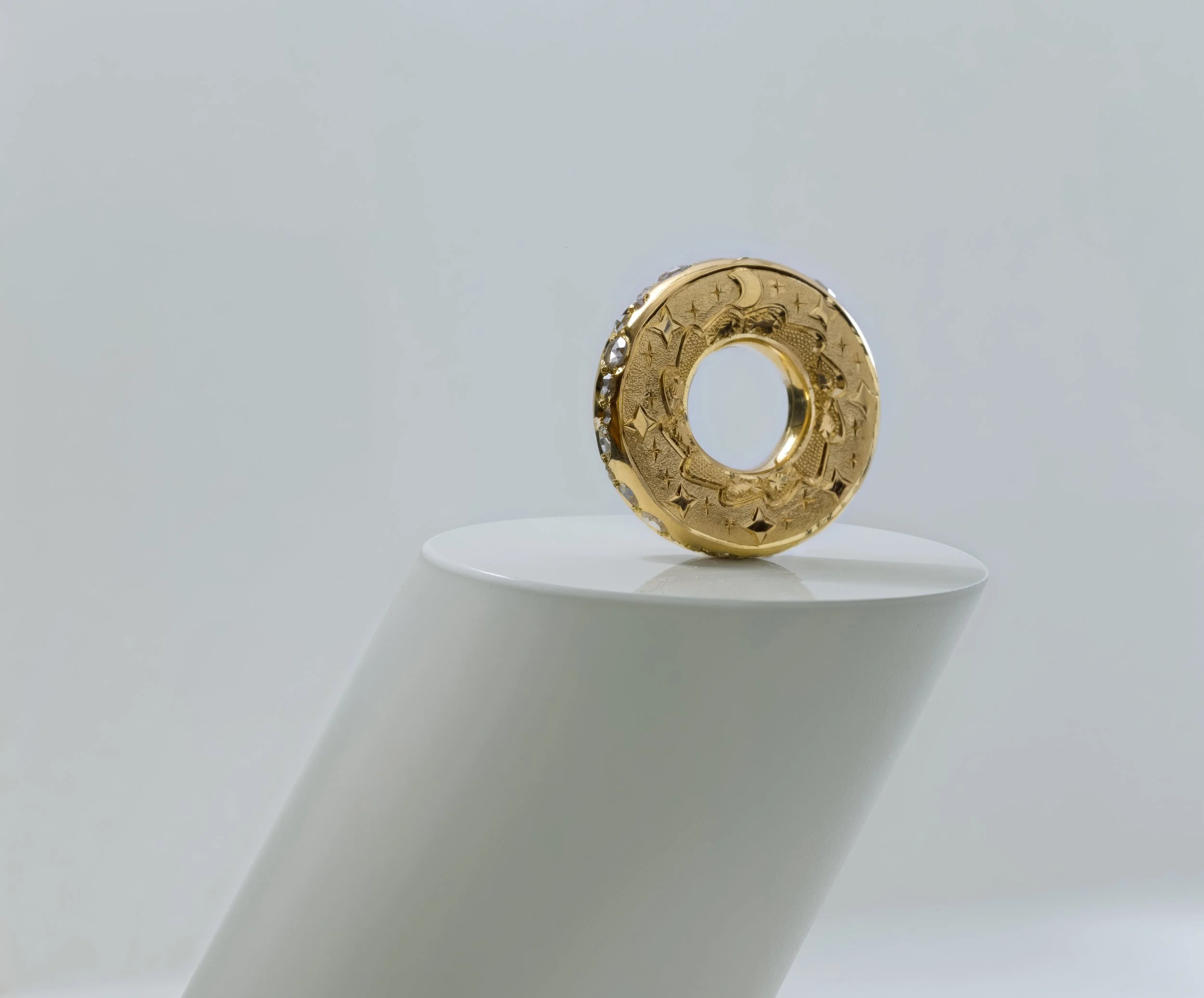 Hagstone_Pendant_Plump Extra_Night.jpg