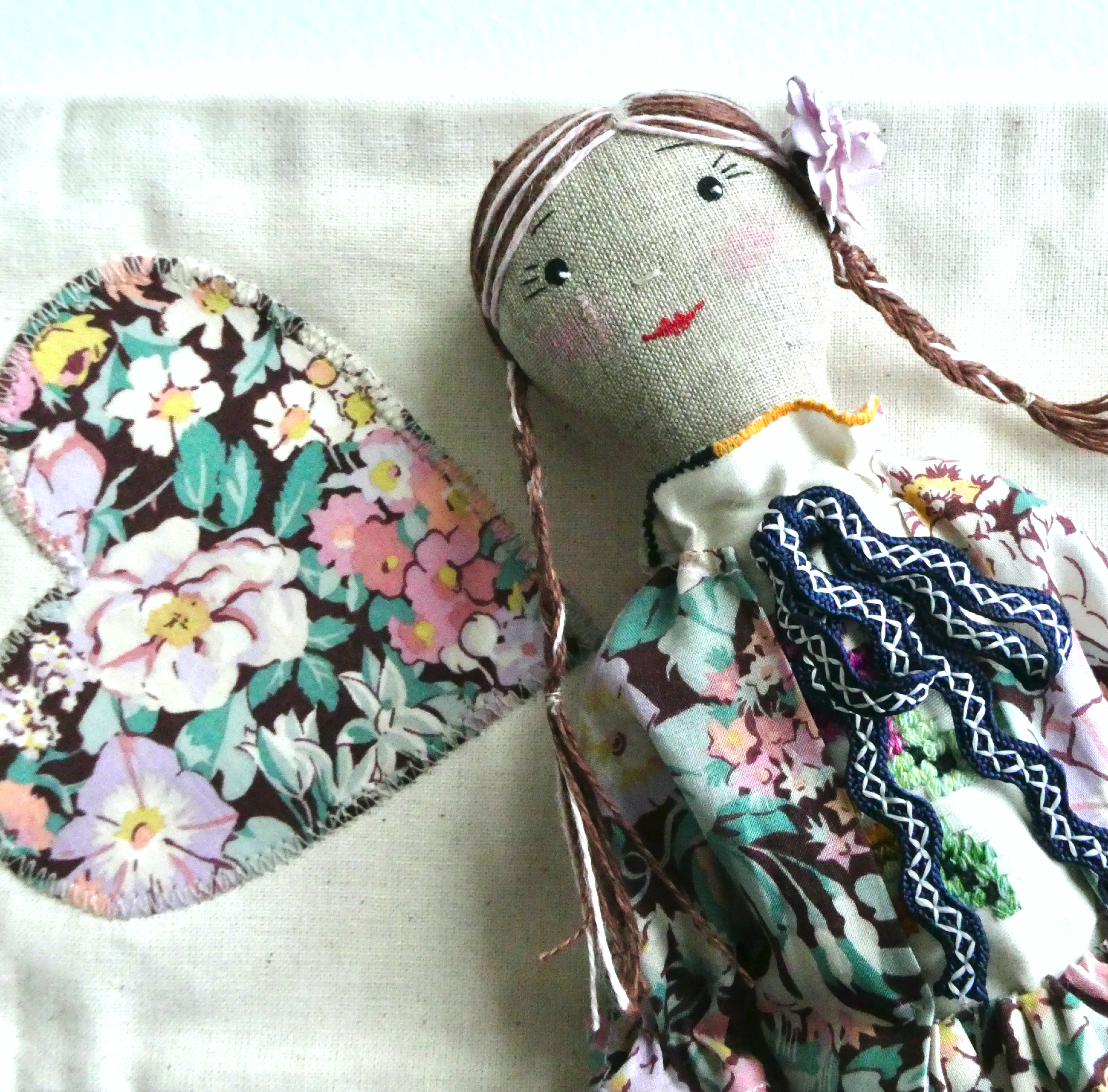 Agnes, travel bag.png